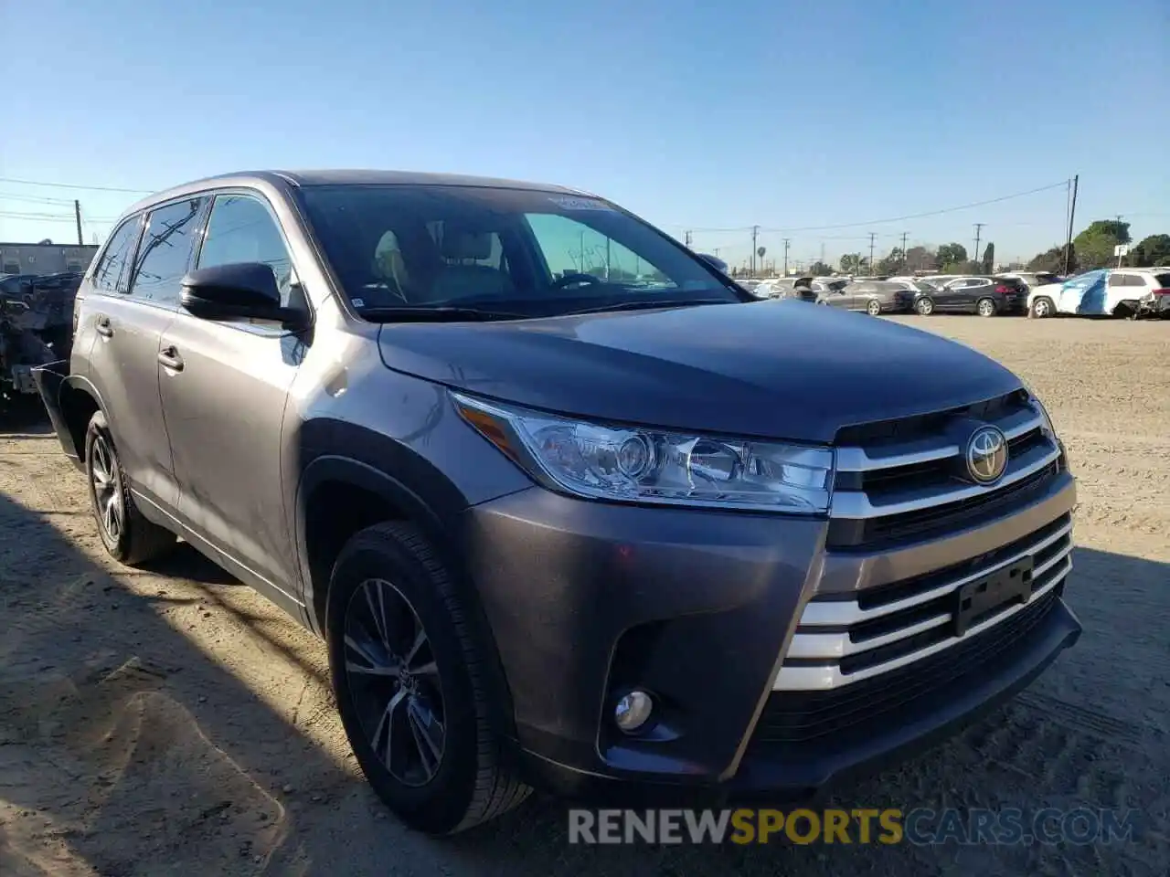 1 Photograph of a damaged car 5TDZZRFH9KS364366 TOYOTA HIGHLANDER 2019