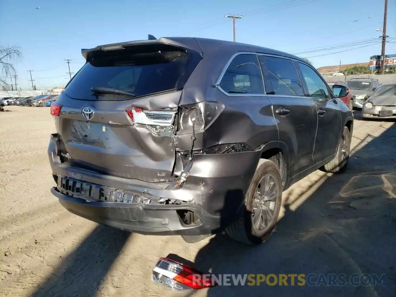 4 Photograph of a damaged car 5TDZZRFH9KS364366 TOYOTA HIGHLANDER 2019