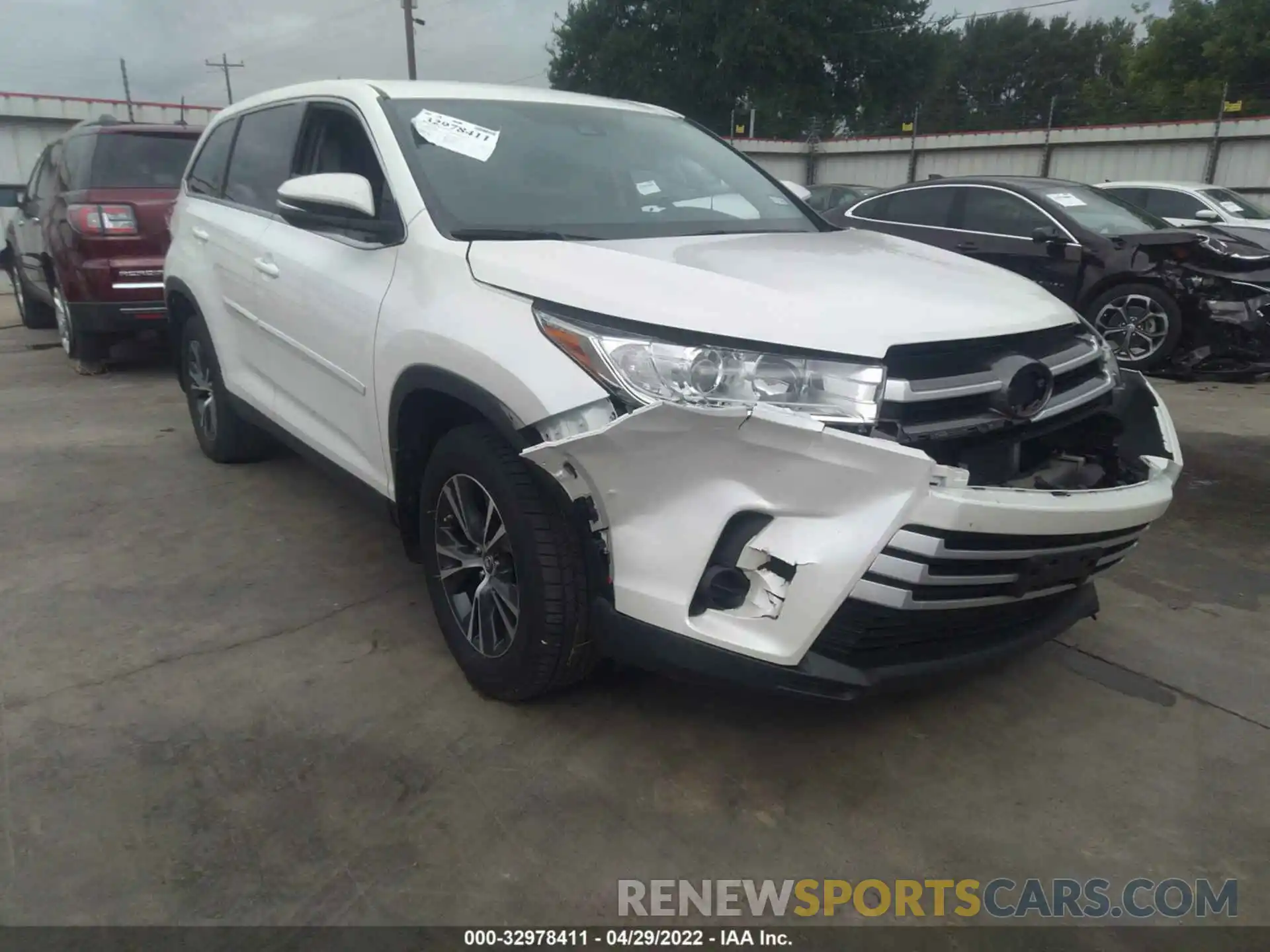 1 Photograph of a damaged car 5TDZZRFH9KS365288 TOYOTA HIGHLANDER 2019