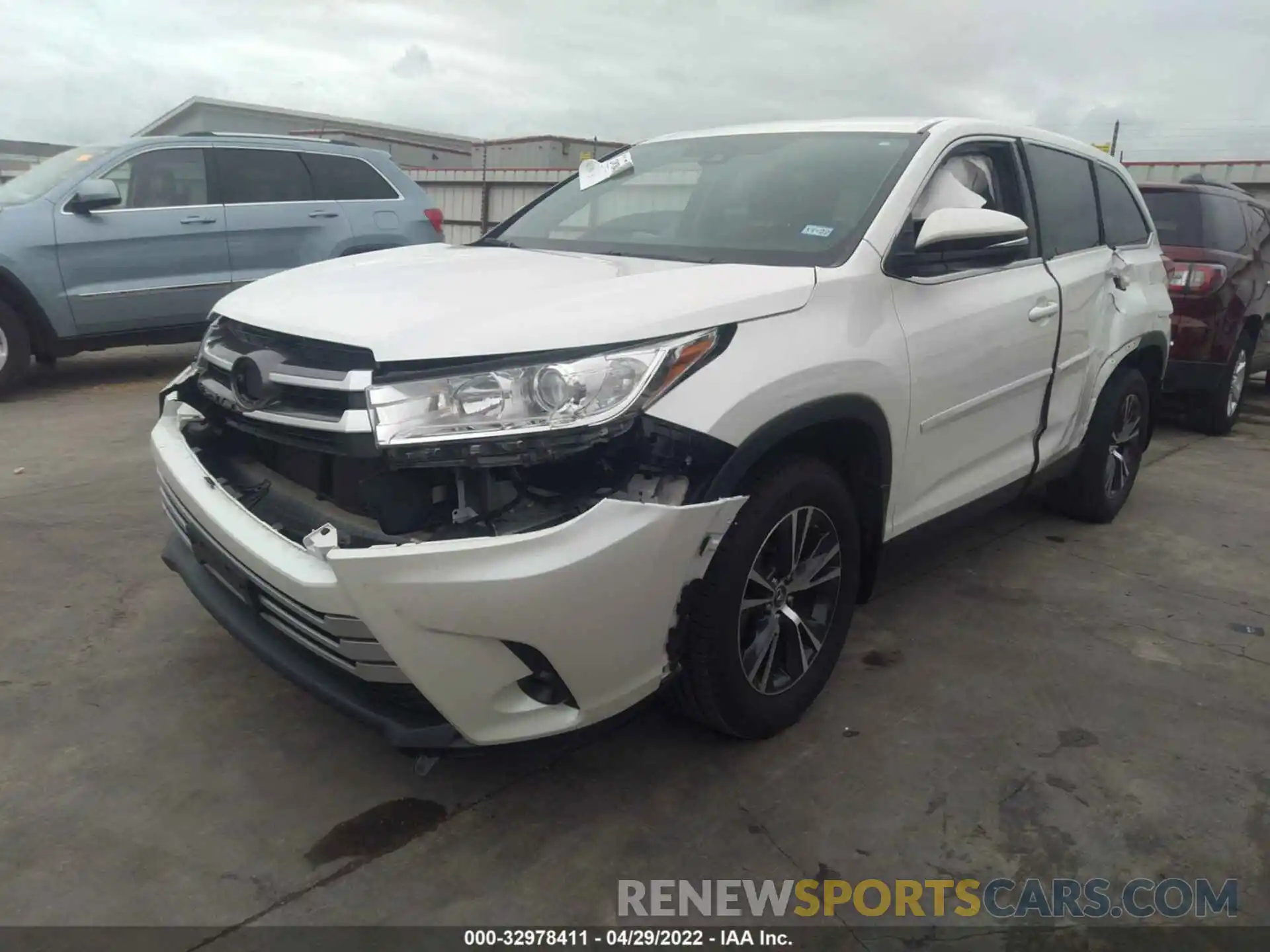 6 Photograph of a damaged car 5TDZZRFH9KS365288 TOYOTA HIGHLANDER 2019