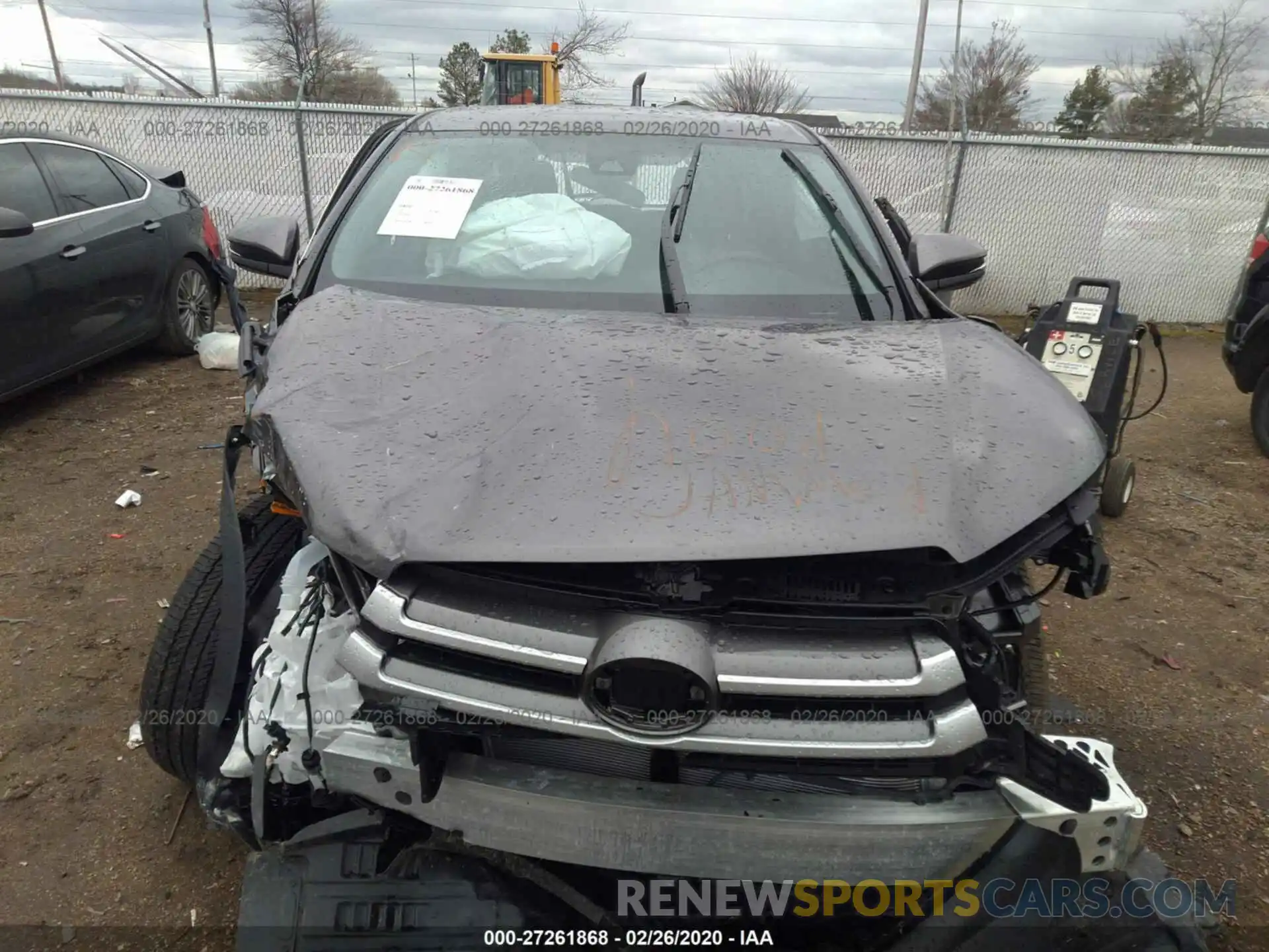 10 Photograph of a damaged car 5TDZZRFH9KS366795 TOYOTA HIGHLANDER 2019