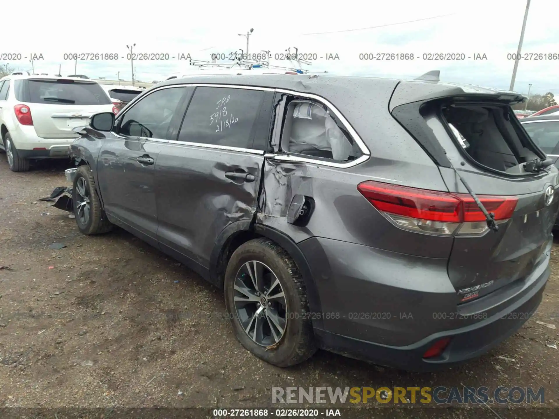 3 Photograph of a damaged car 5TDZZRFH9KS366795 TOYOTA HIGHLANDER 2019