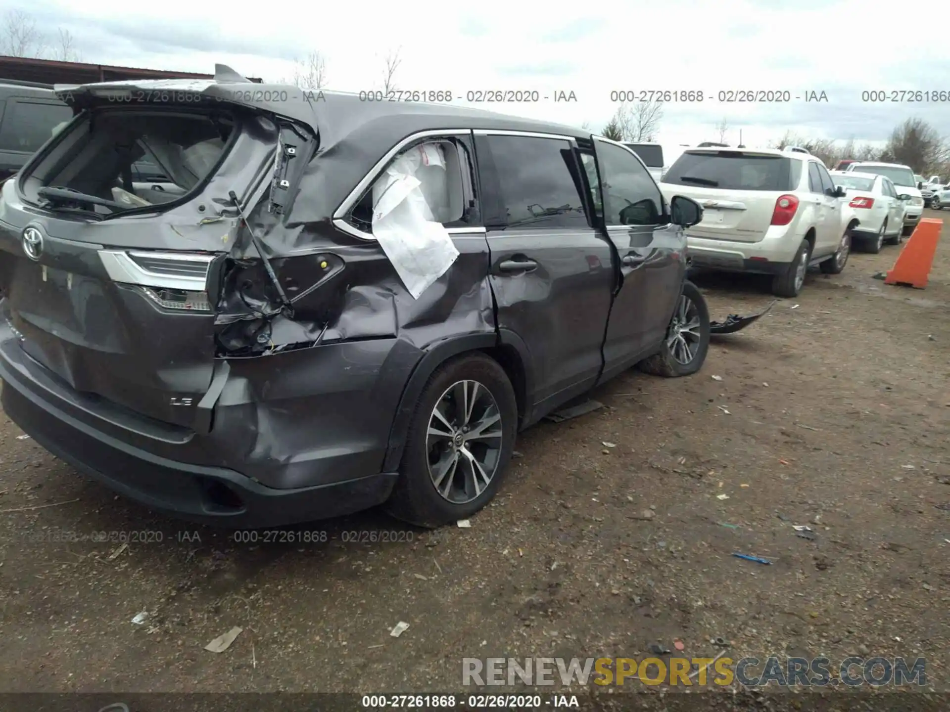 4 Photograph of a damaged car 5TDZZRFH9KS366795 TOYOTA HIGHLANDER 2019