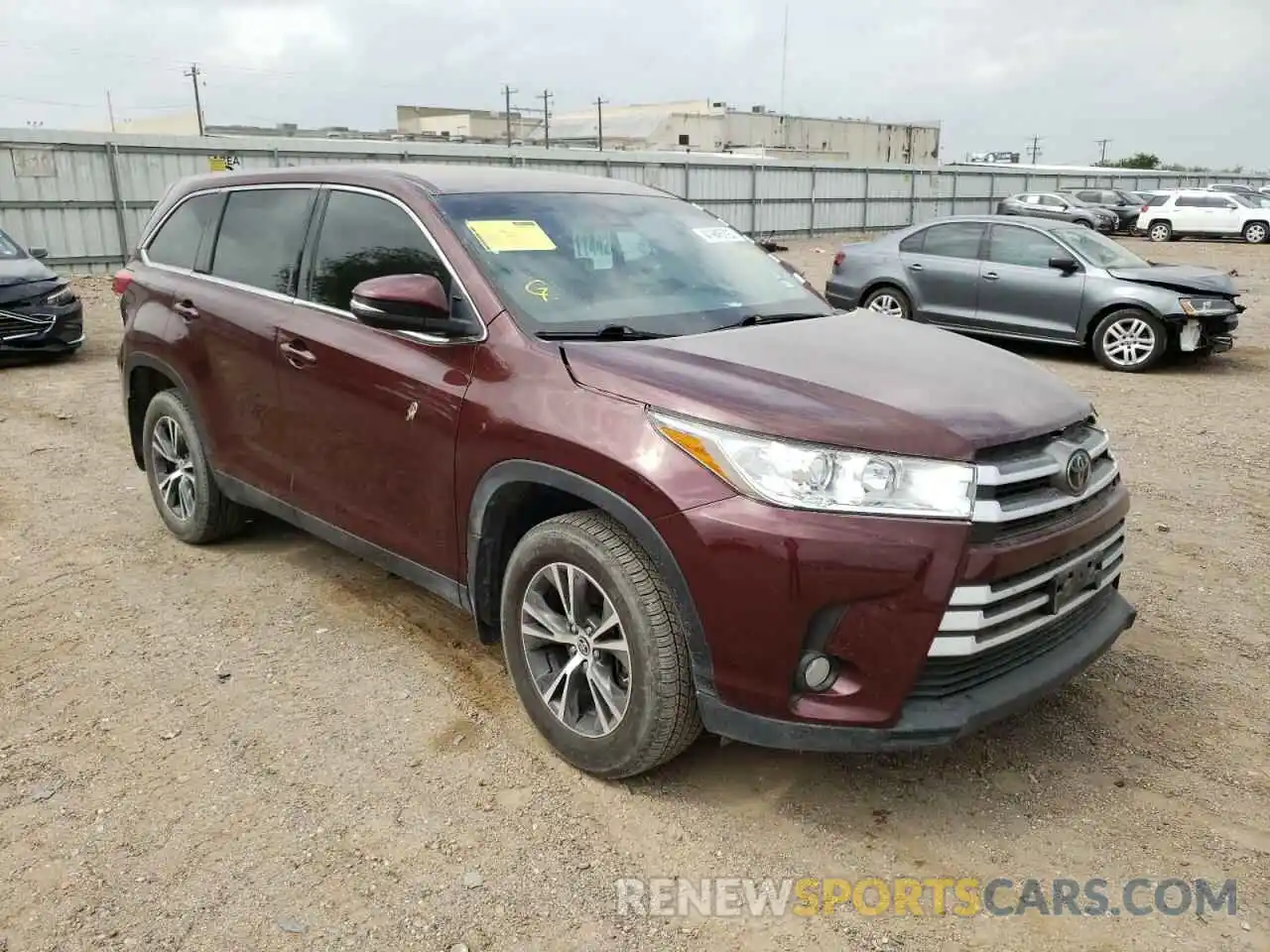 1 Photograph of a damaged car 5TDZZRFH9KS369518 TOYOTA HIGHLANDER 2019