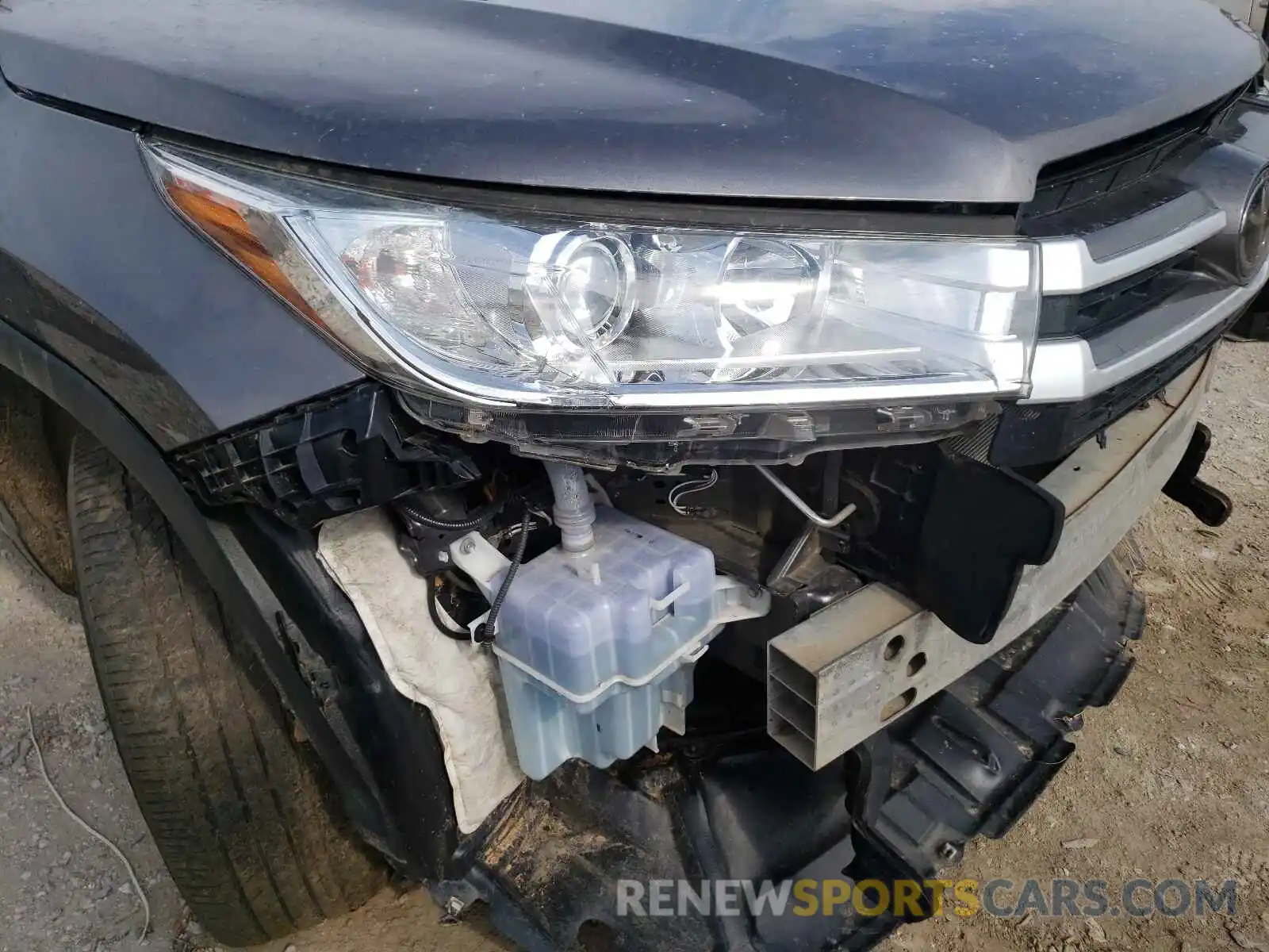 9 Photograph of a damaged car 5TDZZRFHXKS289239 TOYOTA HIGHLANDER 2019