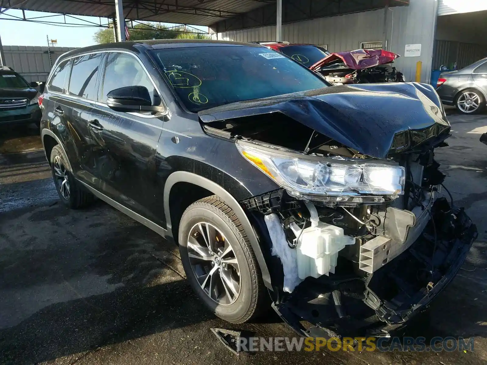 1 Photograph of a damaged car 5TDZZRFHXKS289595 TOYOTA HIGHLANDER 2019