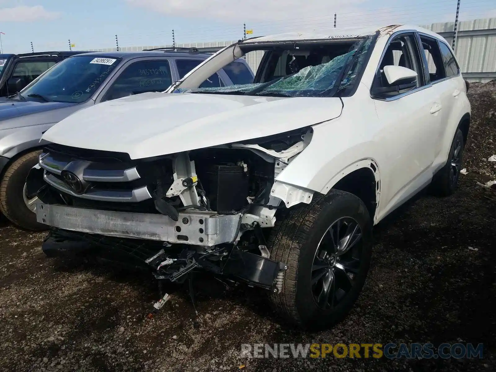 2 Photograph of a damaged car 5TDZZRFHXKS293601 TOYOTA HIGHLANDER 2019