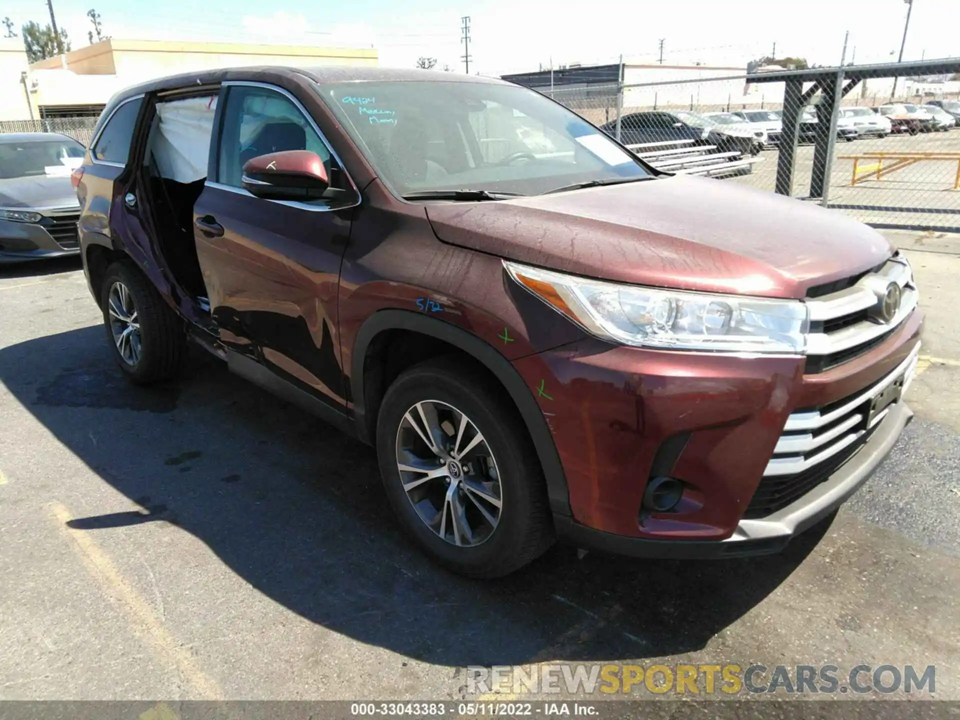 1 Photograph of a damaged car 5TDZZRFHXKS295168 TOYOTA HIGHLANDER 2019