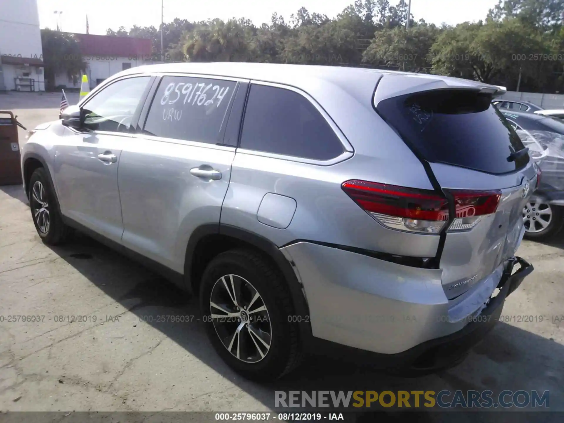 3 Photograph of a damaged car 5TDZZRFHXKS297843 TOYOTA HIGHLANDER 2019