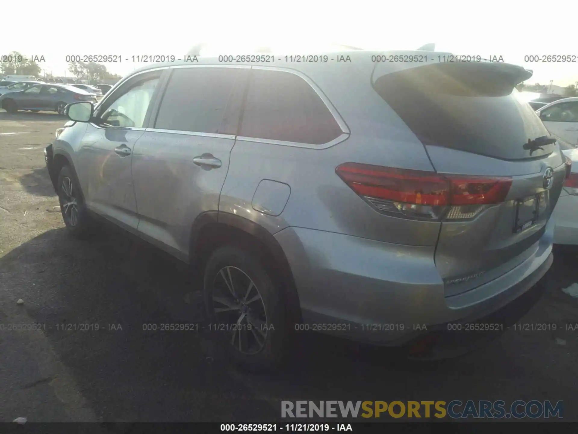 3 Photograph of a damaged car 5TDZZRFHXKS298636 TOYOTA HIGHLANDER 2019