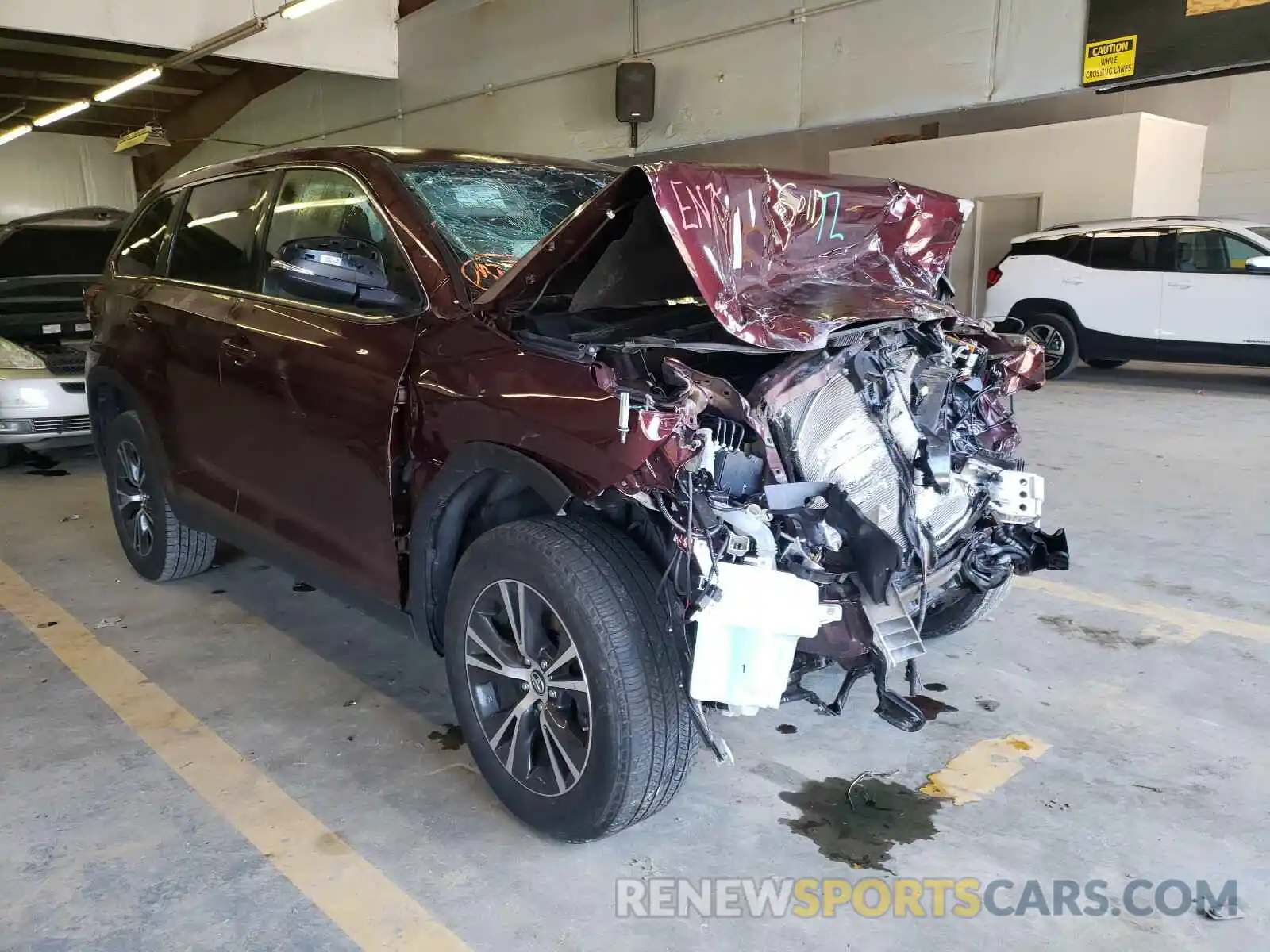 1 Photograph of a damaged car 5TDZZRFHXKS298944 TOYOTA HIGHLANDER 2019