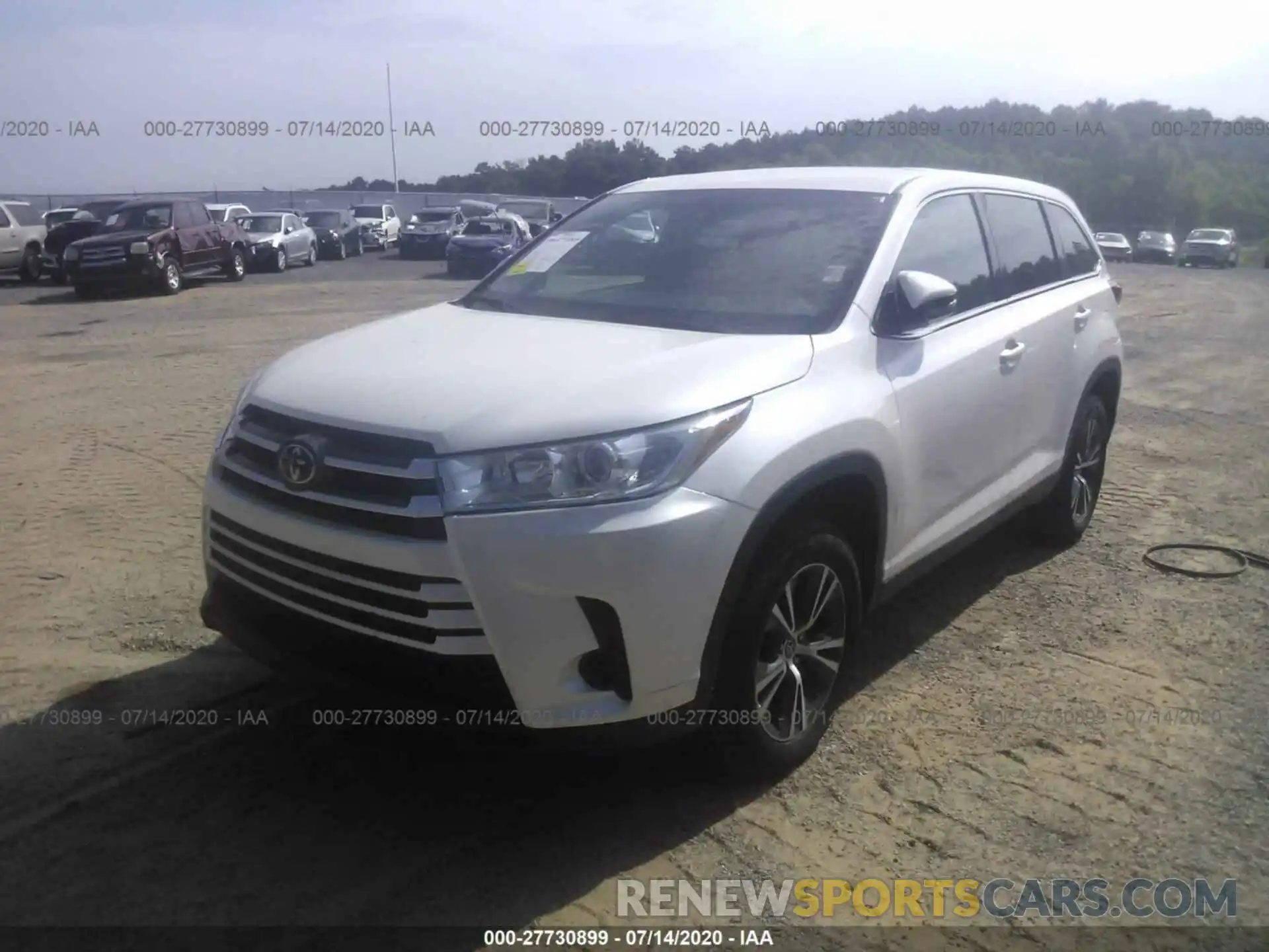 2 Photograph of a damaged car 5TDZZRFHXKS299043 TOYOTA HIGHLANDER 2019