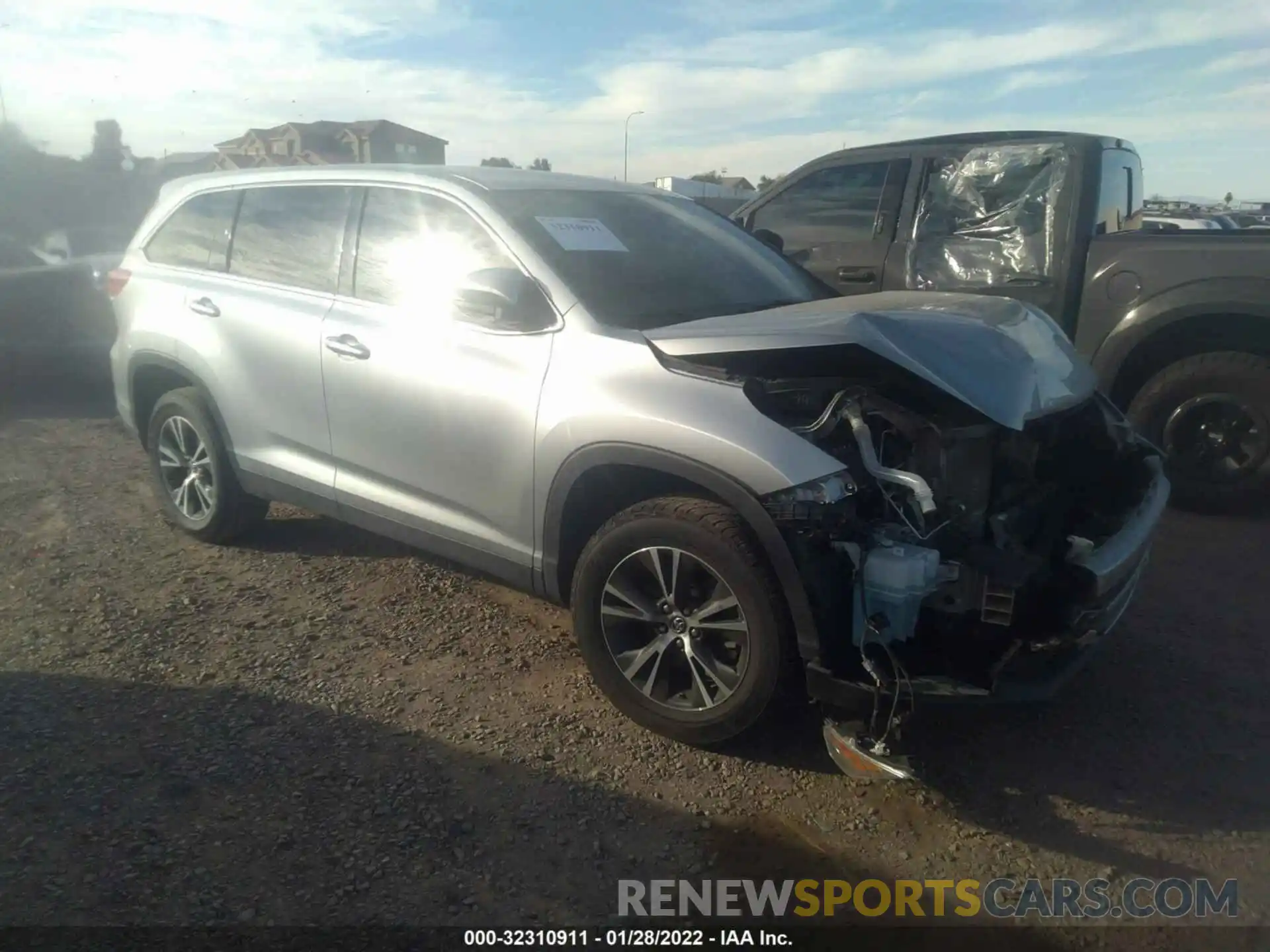 1 Photograph of a damaged car 5TDZZRFHXKS299768 TOYOTA HIGHLANDER 2019