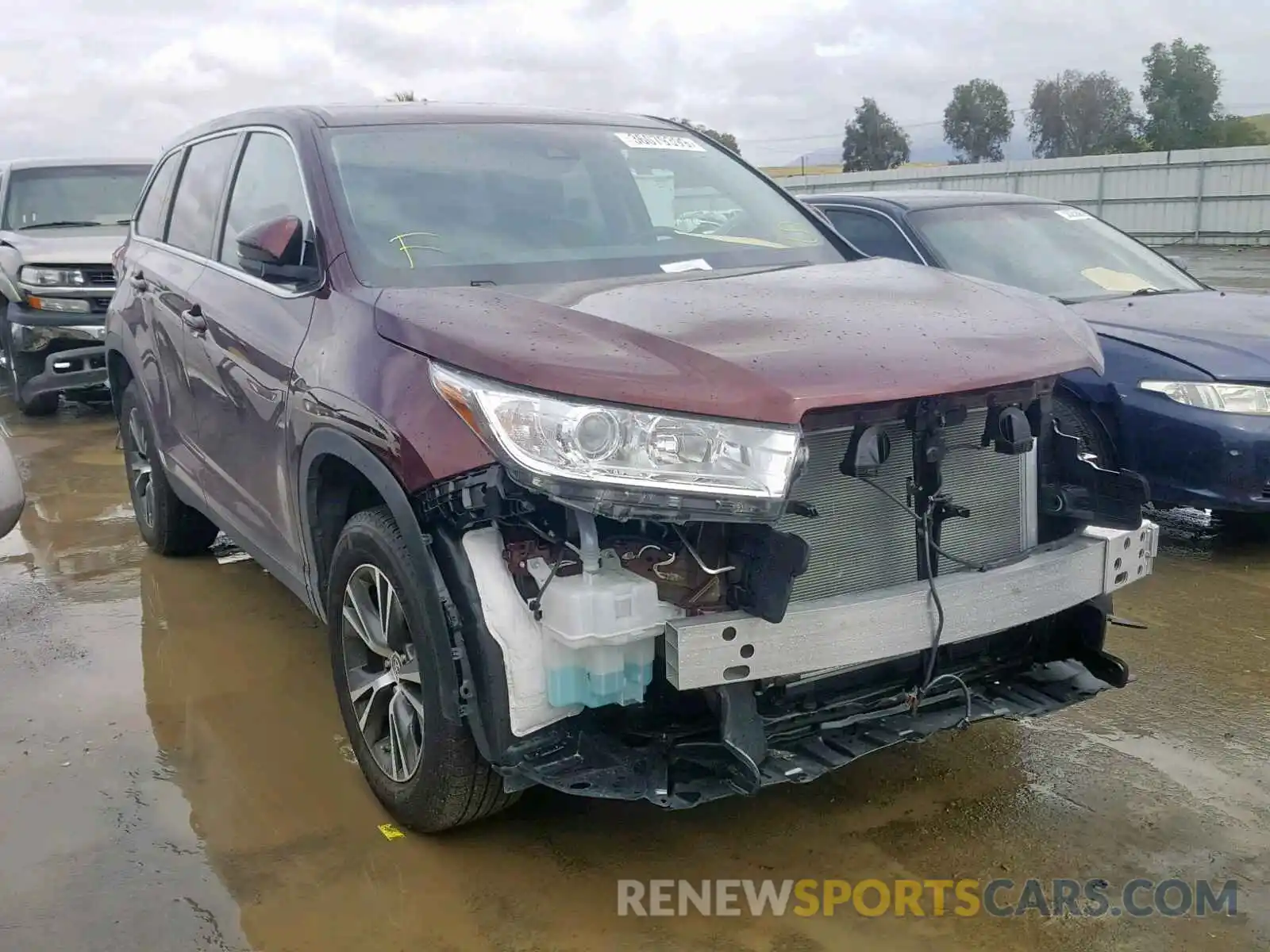 1 Photograph of a damaged car 5TDZZRFHXKS301017 TOYOTA HIGHLANDER 2019