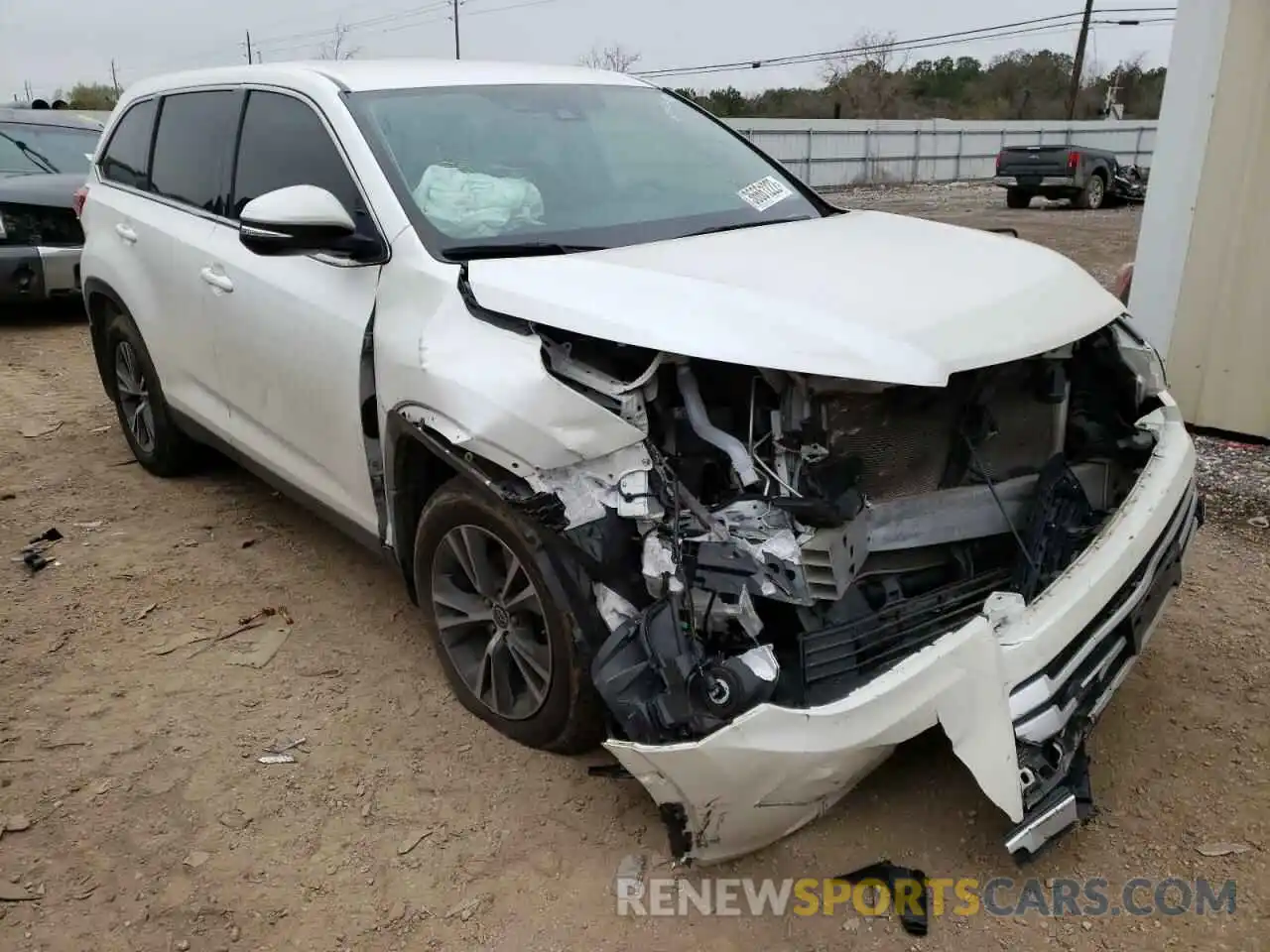 1 Photograph of a damaged car 5TDZZRFHXKS301759 TOYOTA HIGHLANDER 2019