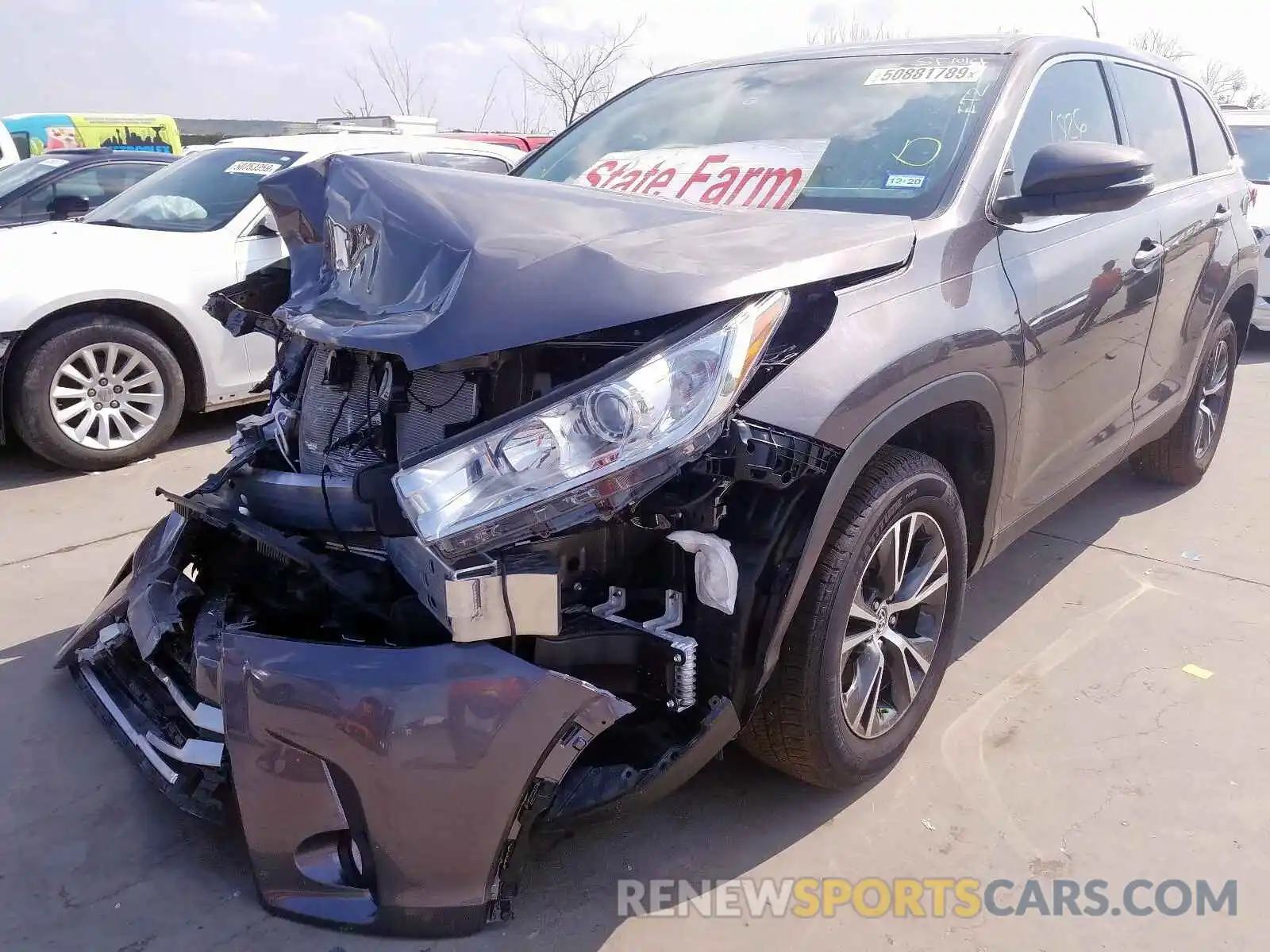 2 Photograph of a damaged car 5TDZZRFHXKS302054 TOYOTA HIGHLANDER 2019