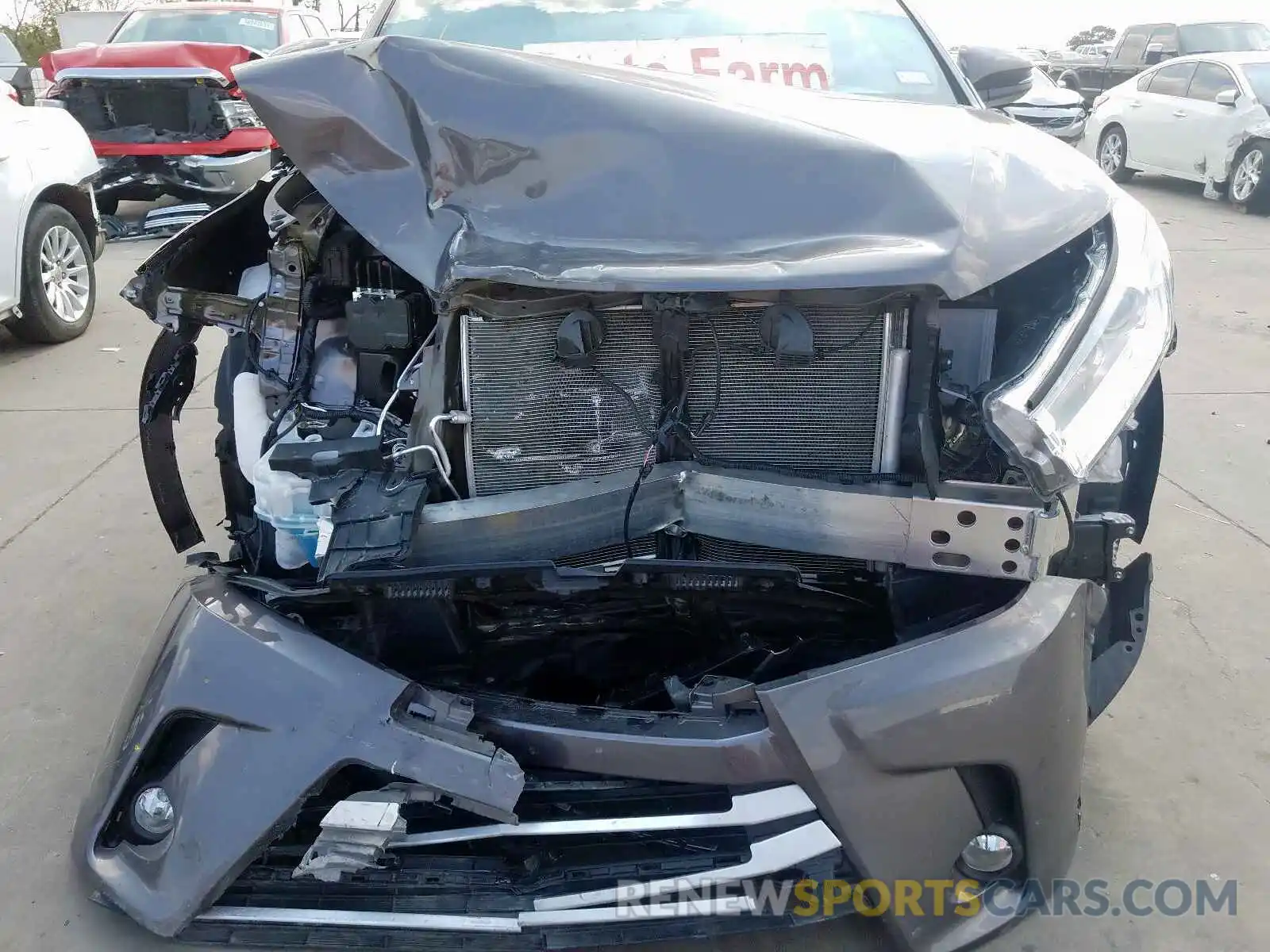 9 Photograph of a damaged car 5TDZZRFHXKS302054 TOYOTA HIGHLANDER 2019