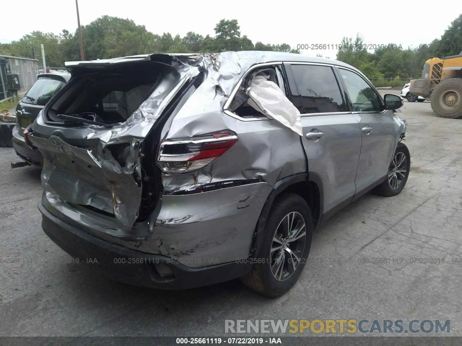 4 Photograph of a damaged car 5TDZZRFHXKS304256 TOYOTA HIGHLANDER 2019