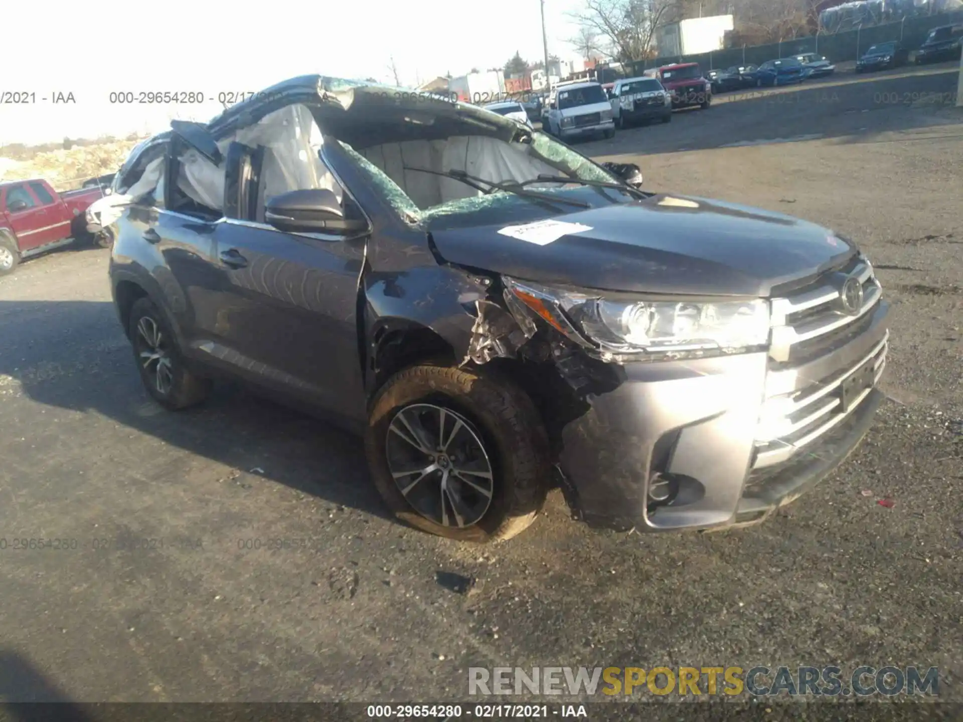 1 Photograph of a damaged car 5TDZZRFHXKS304709 TOYOTA HIGHLANDER 2019