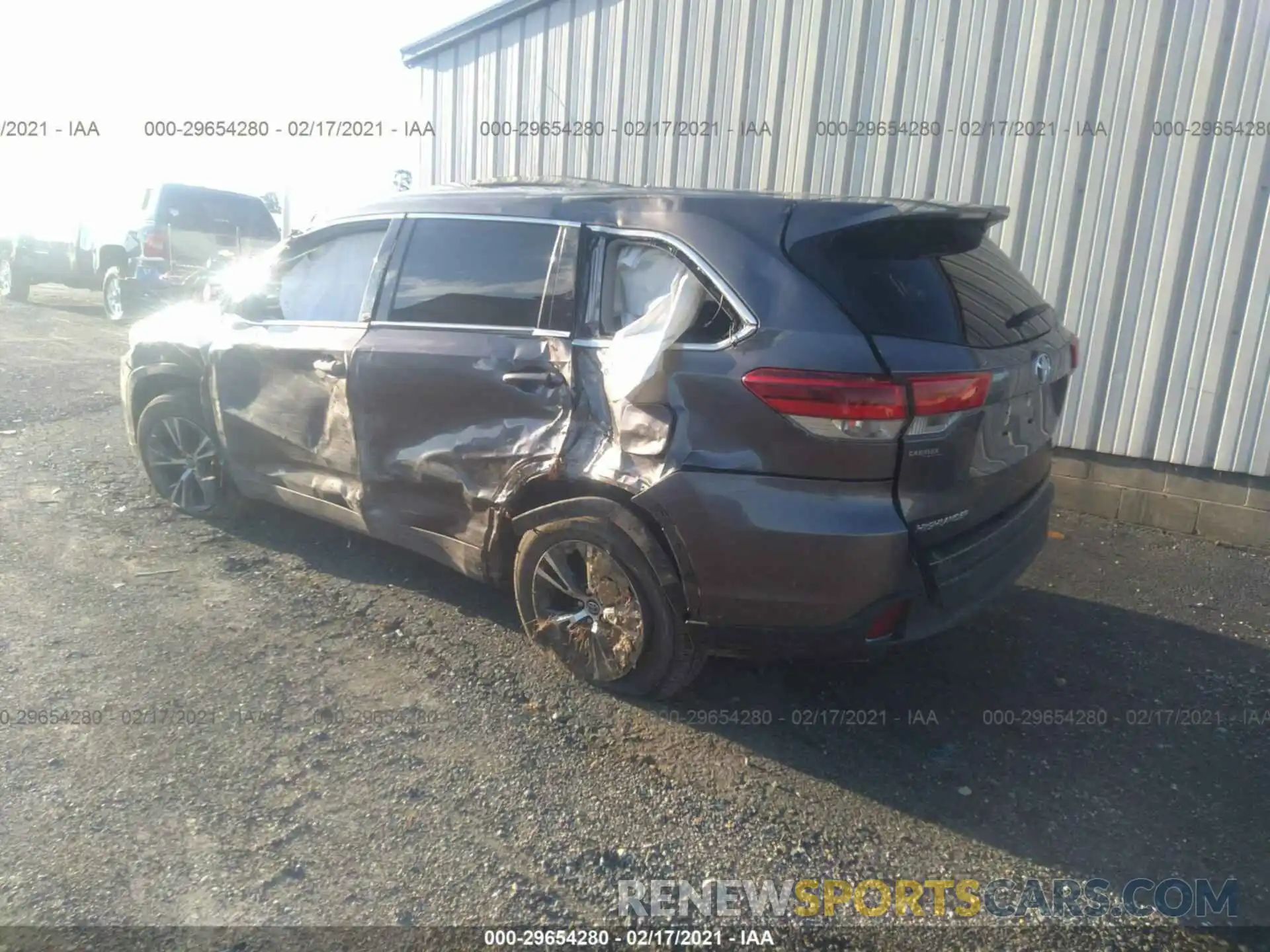 3 Фотография поврежденного автомобиля 5TDZZRFHXKS304709 TOYOTA HIGHLANDER 2019