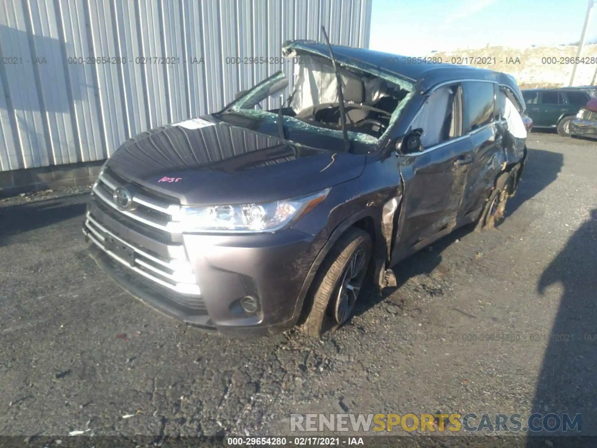 6 Photograph of a damaged car 5TDZZRFHXKS304709 TOYOTA HIGHLANDER 2019