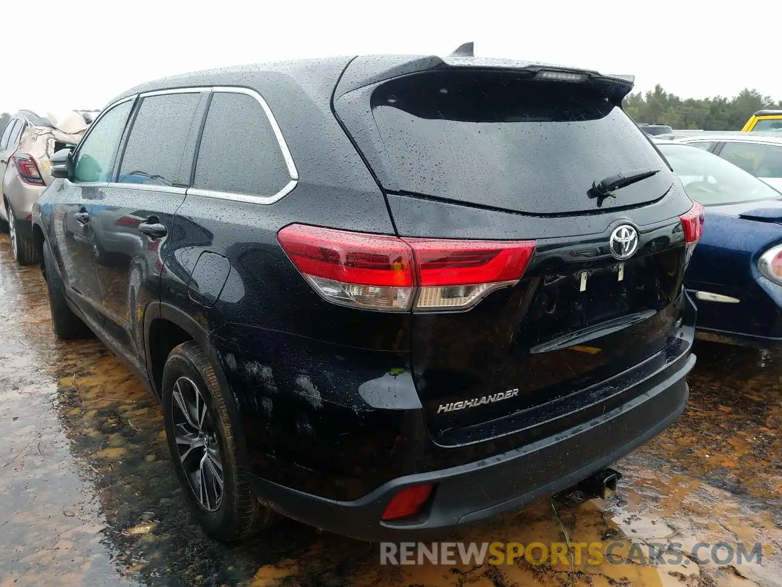 3 Photograph of a damaged car 5TDZZRFHXKS305844 TOYOTA HIGHLANDER 2019