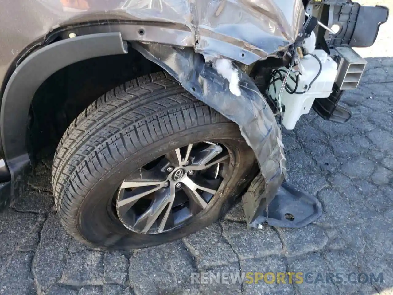 9 Photograph of a damaged car 5TDZZRFHXKS305990 TOYOTA HIGHLANDER 2019