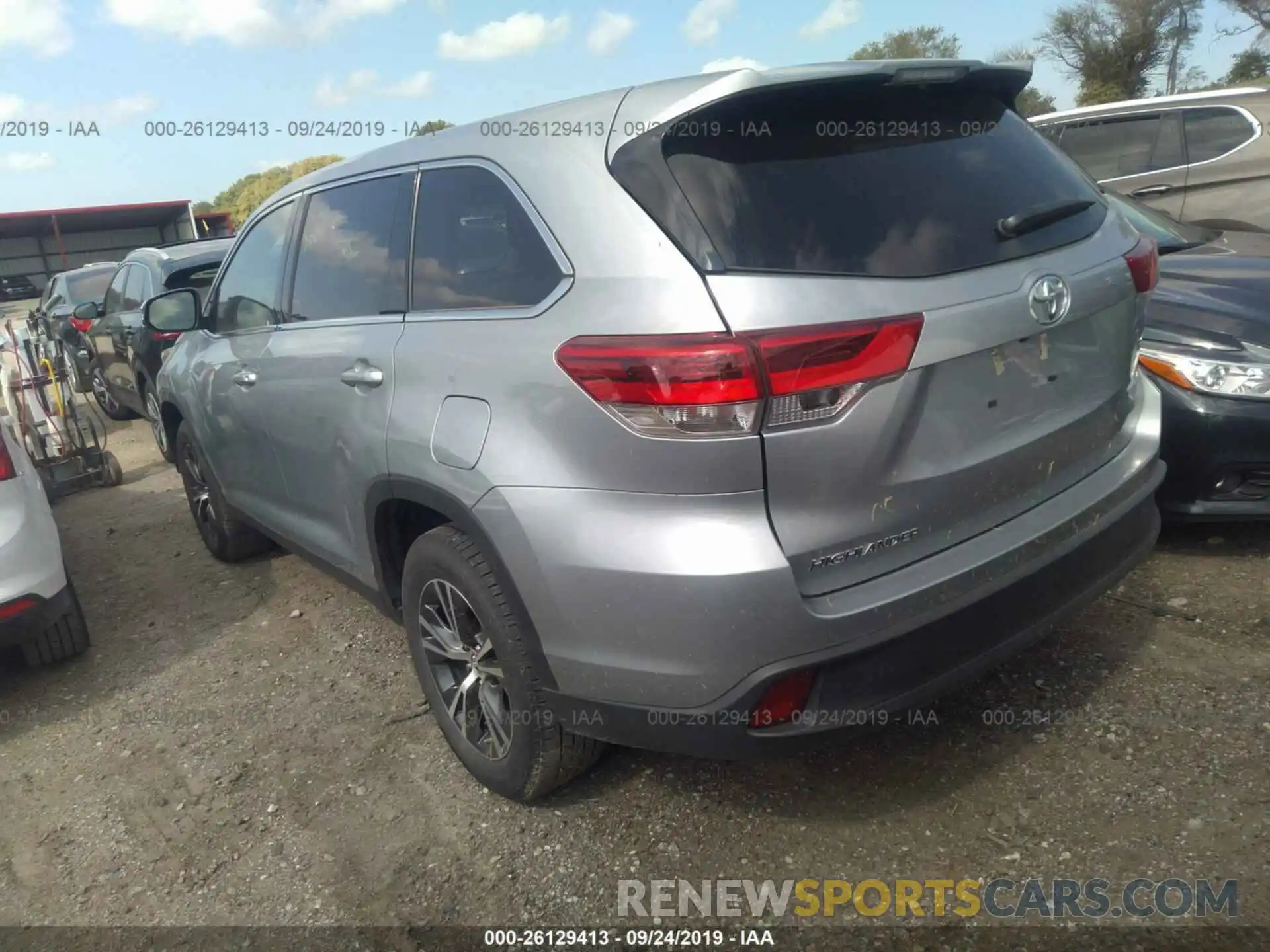 3 Photograph of a damaged car 5TDZZRFHXKS309828 TOYOTA HIGHLANDER 2019