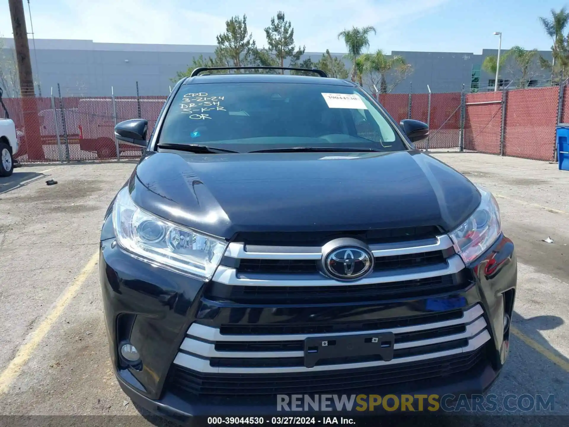 12 Photograph of a damaged car 5TDZZRFHXKS315337 TOYOTA HIGHLANDER 2019