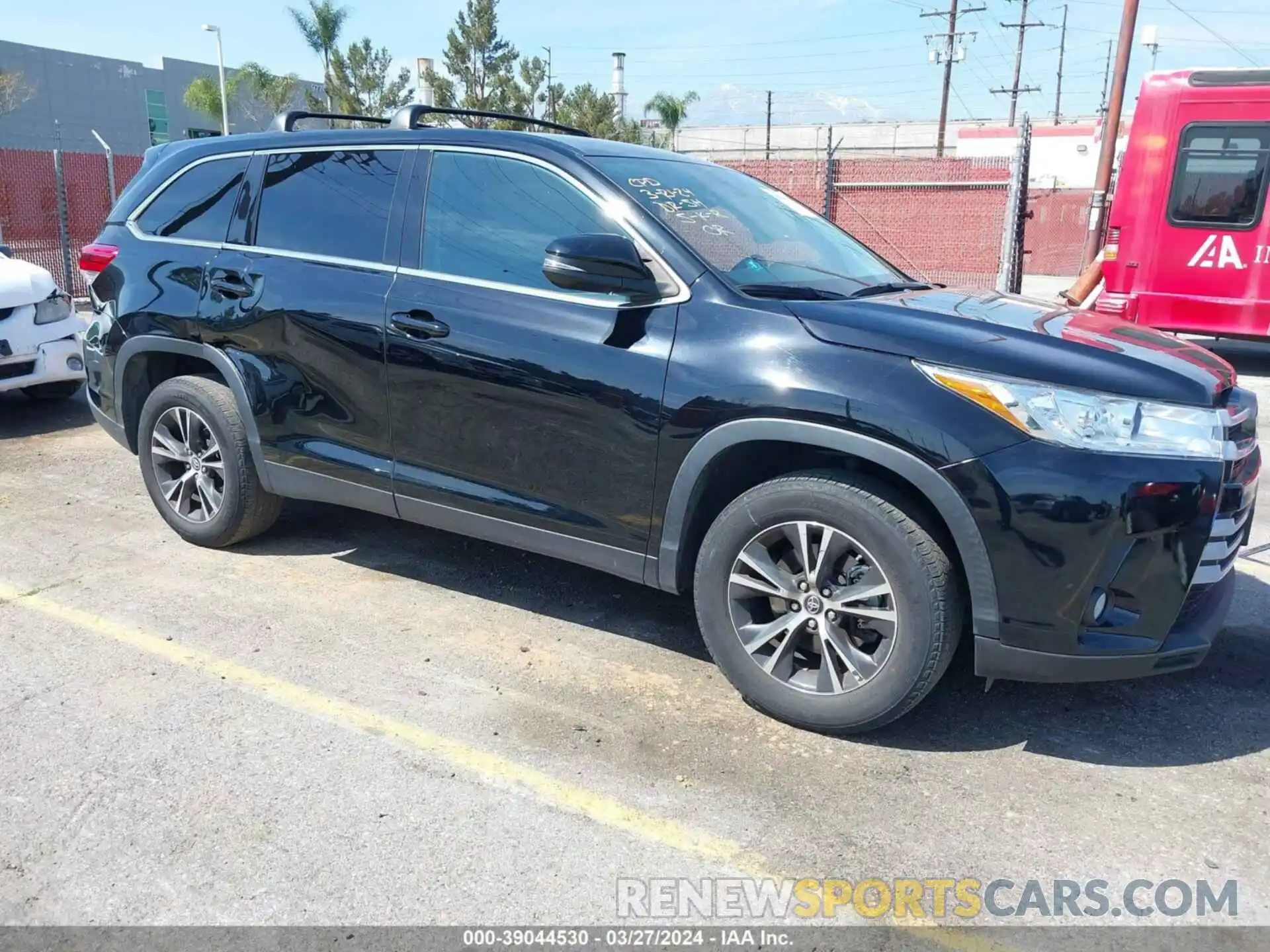 13 Photograph of a damaged car 5TDZZRFHXKS315337 TOYOTA HIGHLANDER 2019