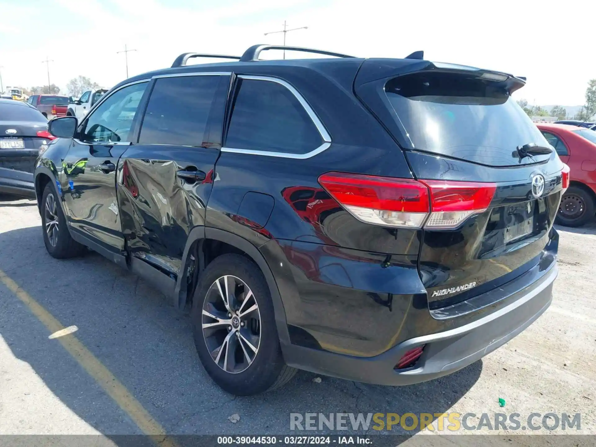 3 Photograph of a damaged car 5TDZZRFHXKS315337 TOYOTA HIGHLANDER 2019