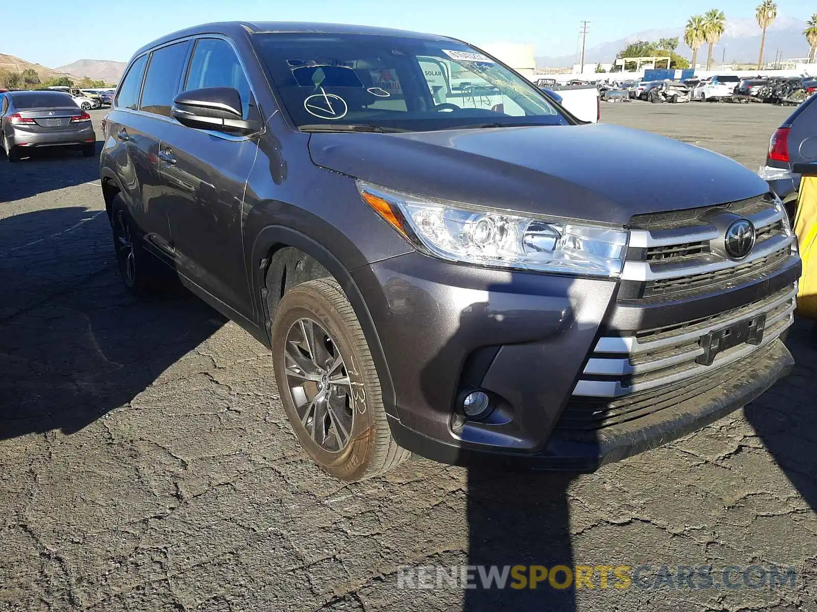 1 Photograph of a damaged car 5TDZZRFHXKS316472 TOYOTA HIGHLANDER 2019