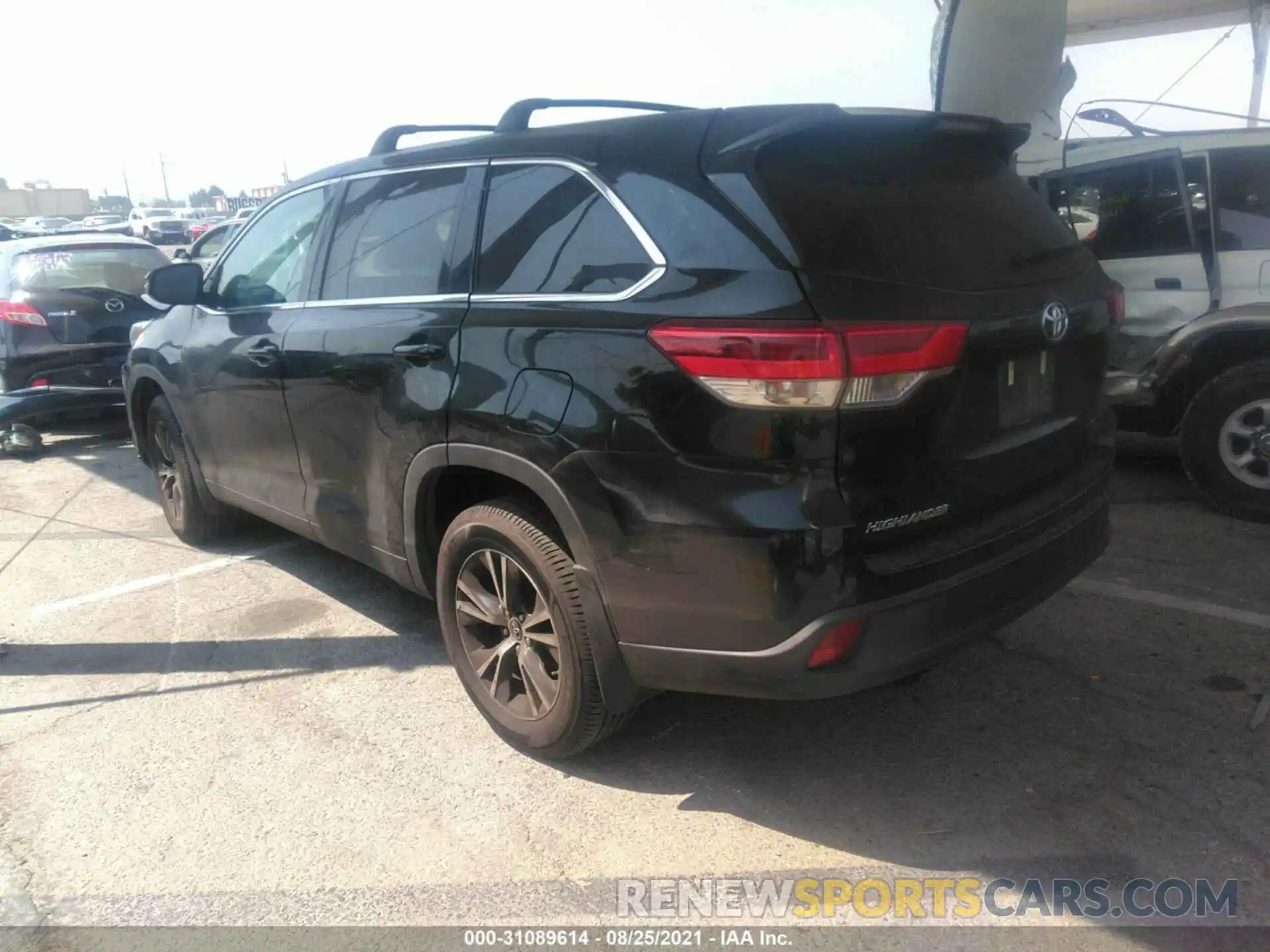 3 Photograph of a damaged car 5TDZZRFHXKS316553 TOYOTA HIGHLANDER 2019