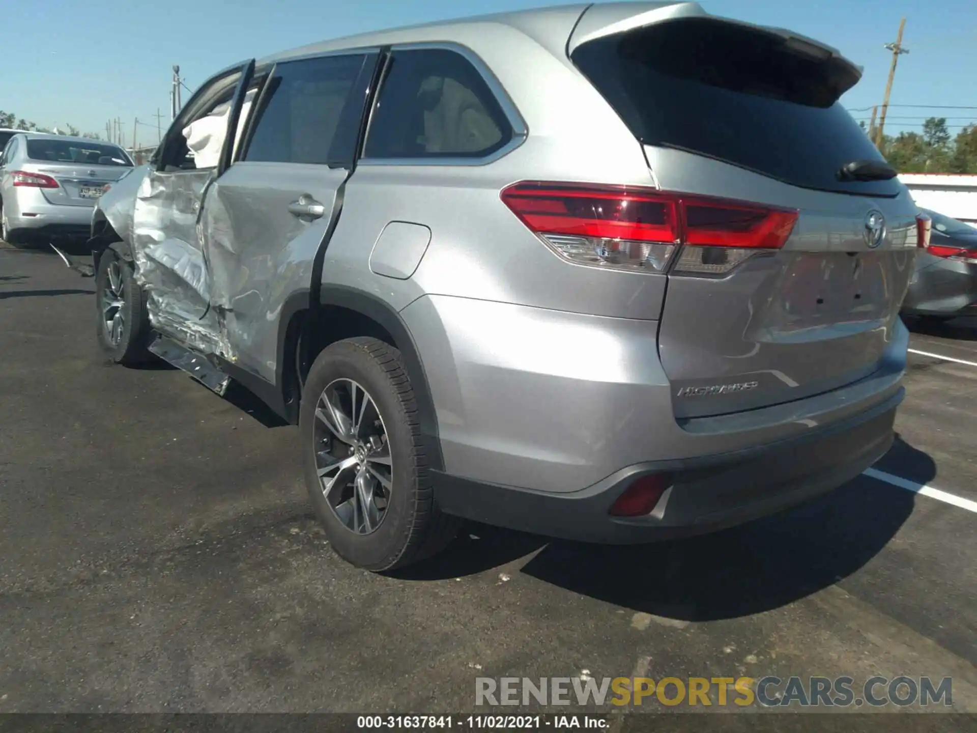 3 Photograph of a damaged car 5TDZZRFHXKS321171 TOYOTA HIGHLANDER 2019