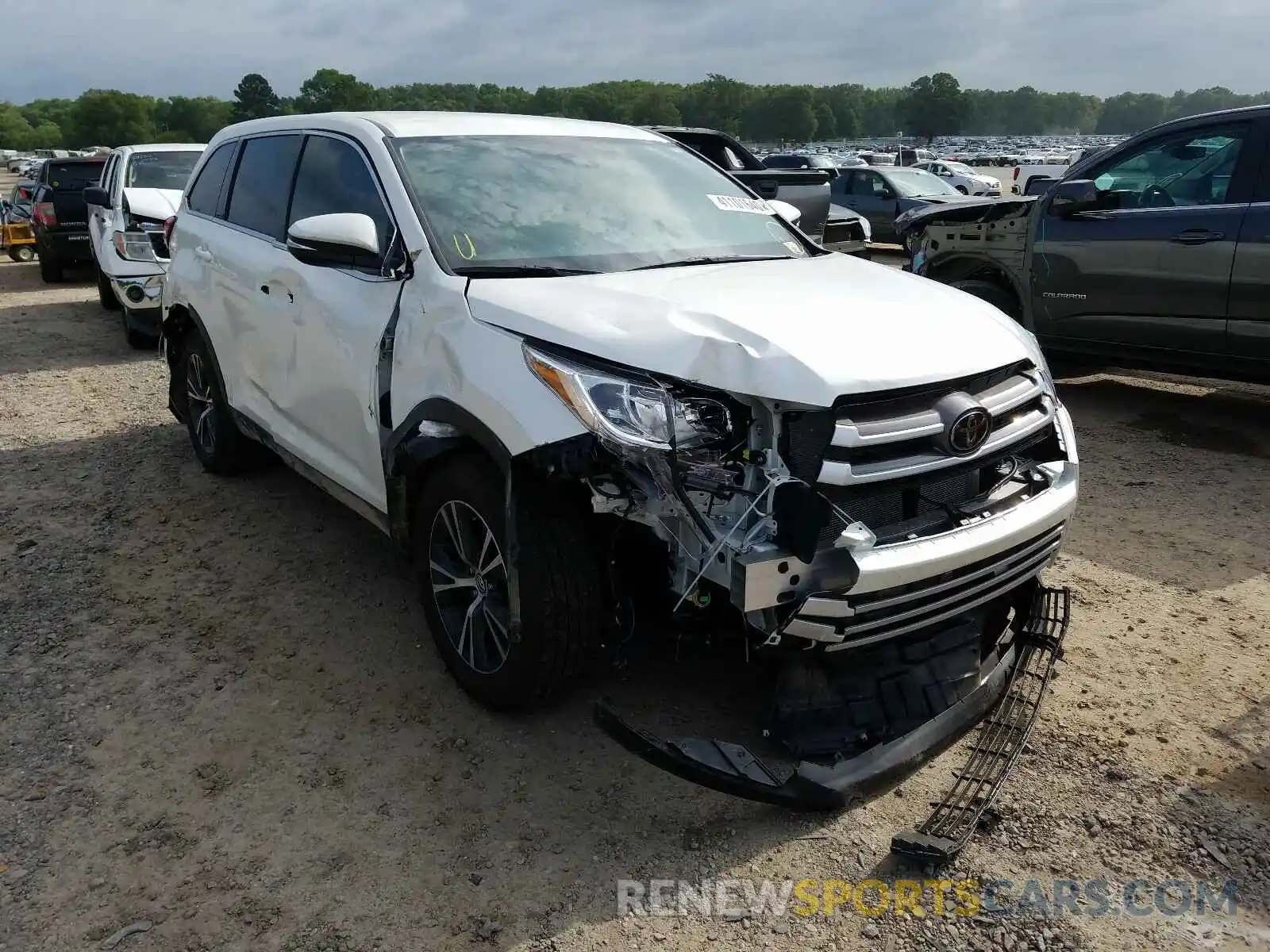 1 Photograph of a damaged car 5TDZZRFHXKS322403 TOYOTA HIGHLANDER 2019