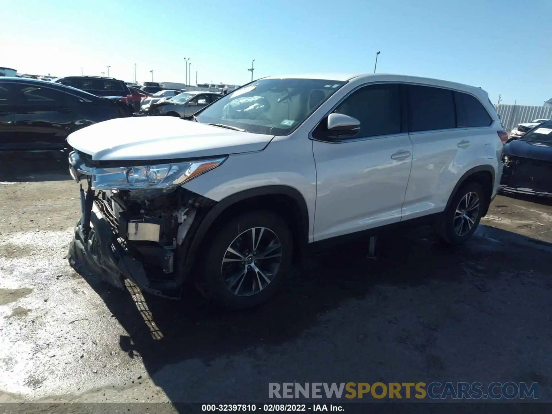 2 Photograph of a damaged car 5TDZZRFHXKS329500 TOYOTA HIGHLANDER 2019