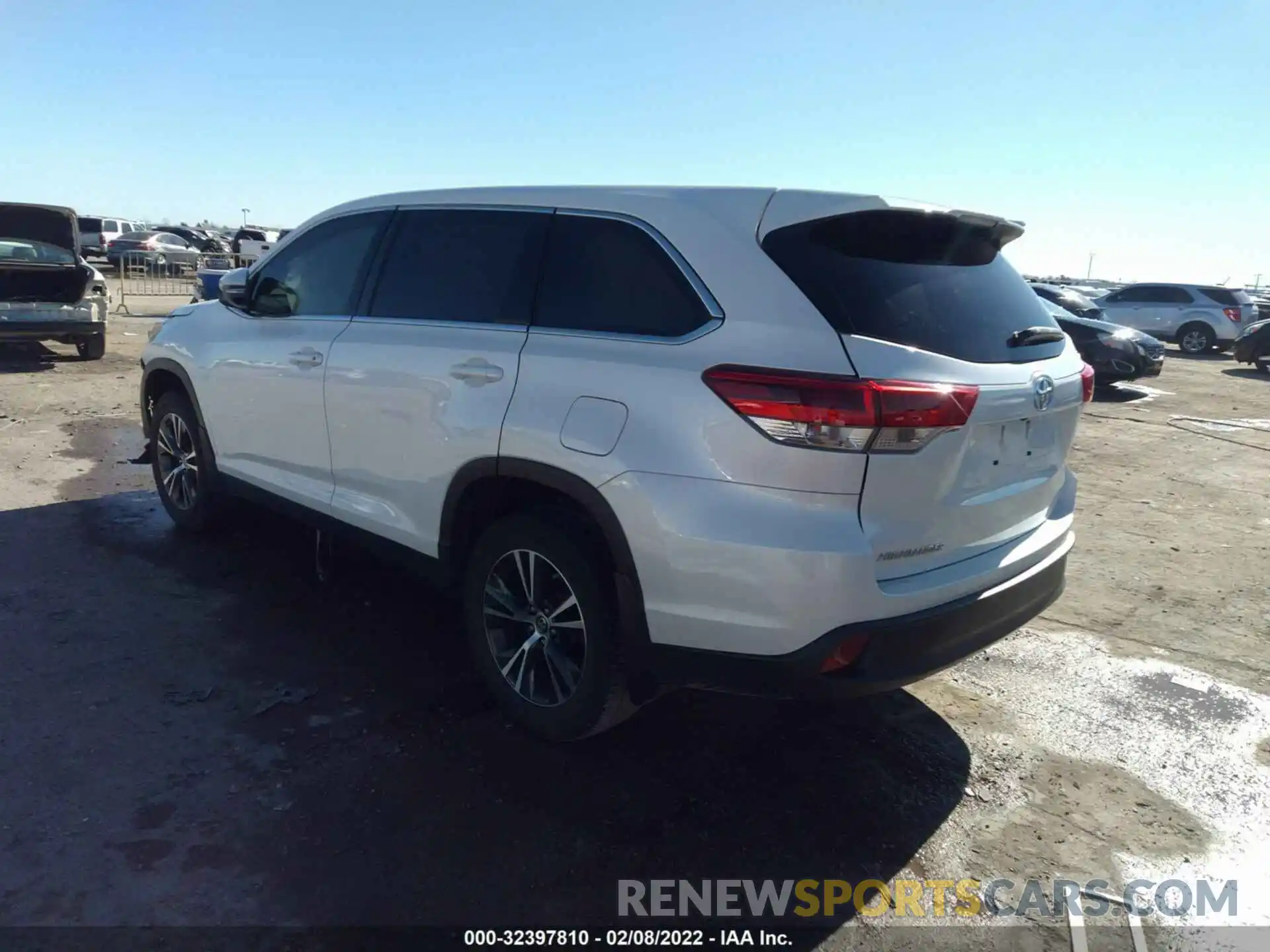 3 Photograph of a damaged car 5TDZZRFHXKS329500 TOYOTA HIGHLANDER 2019