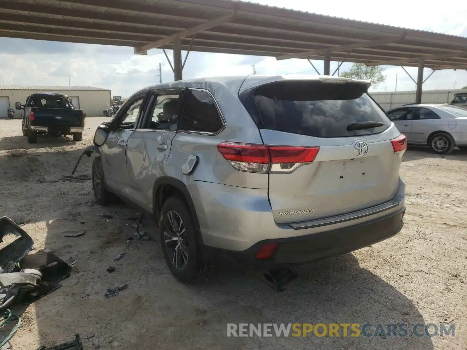 3 Photograph of a damaged car 5TDZZRFHXKS337080 TOYOTA HIGHLANDER 2019