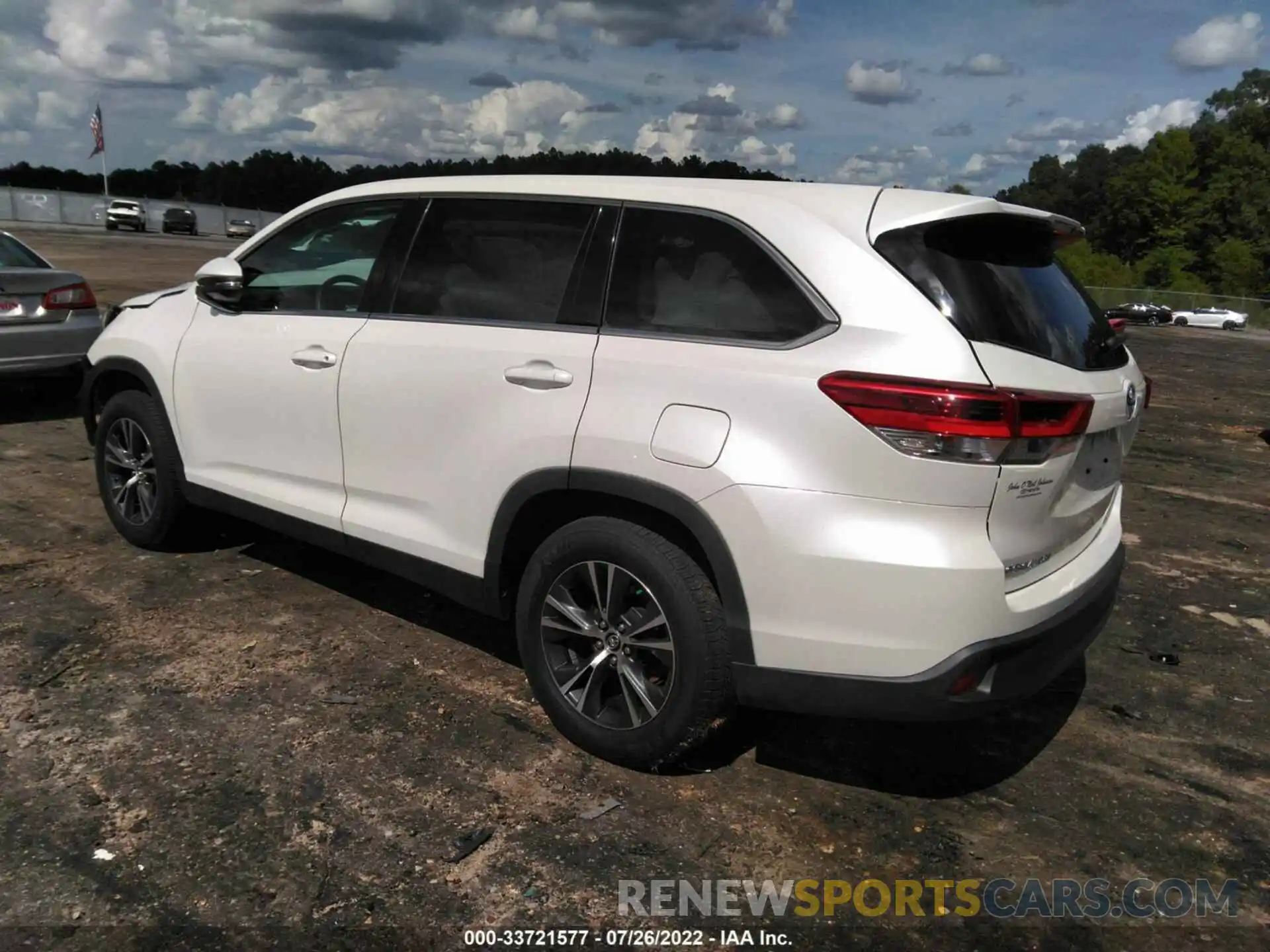 3 Photograph of a damaged car 5TDZZRFHXKS341548 TOYOTA HIGHLANDER 2019