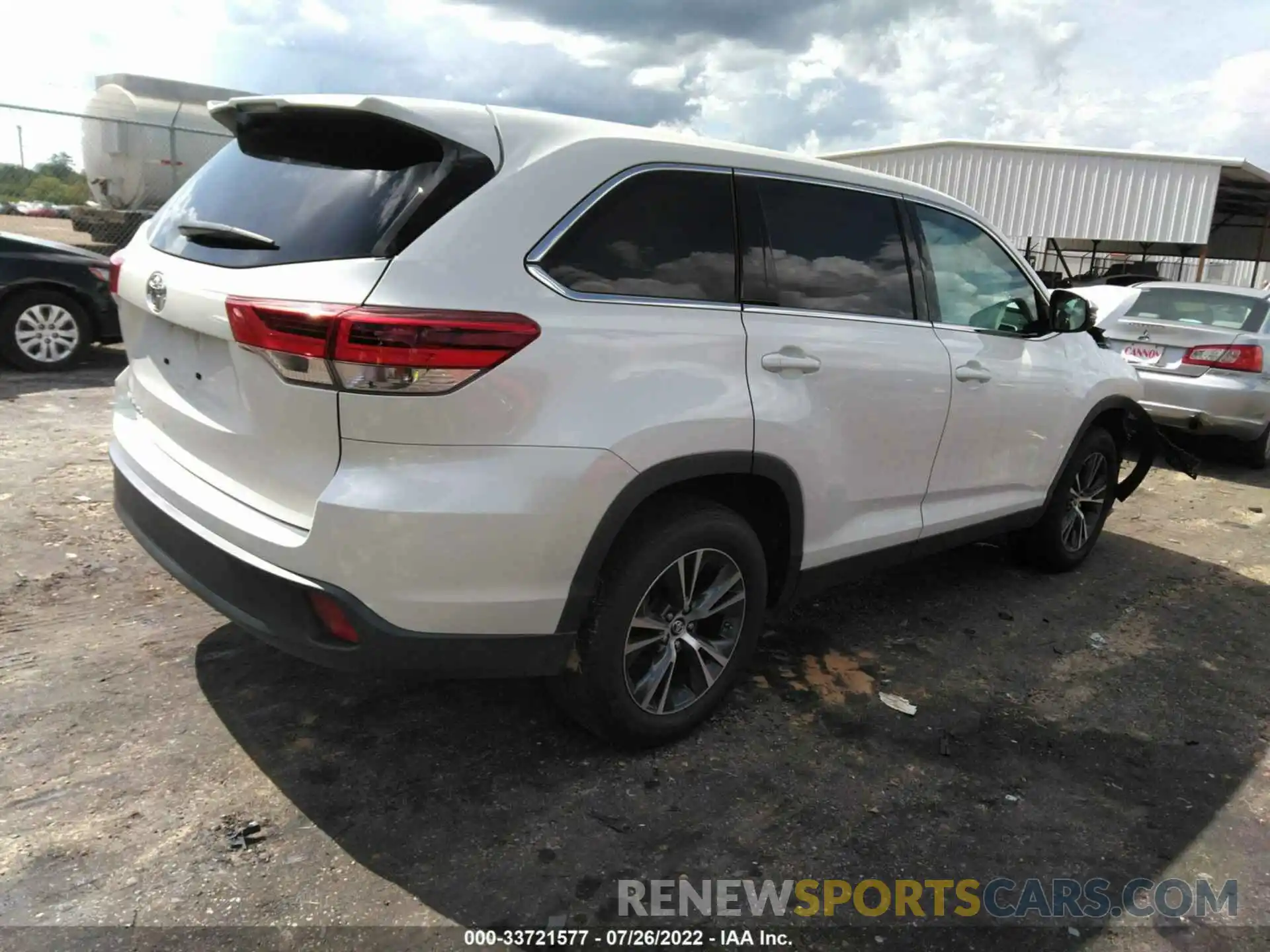 4 Photograph of a damaged car 5TDZZRFHXKS341548 TOYOTA HIGHLANDER 2019