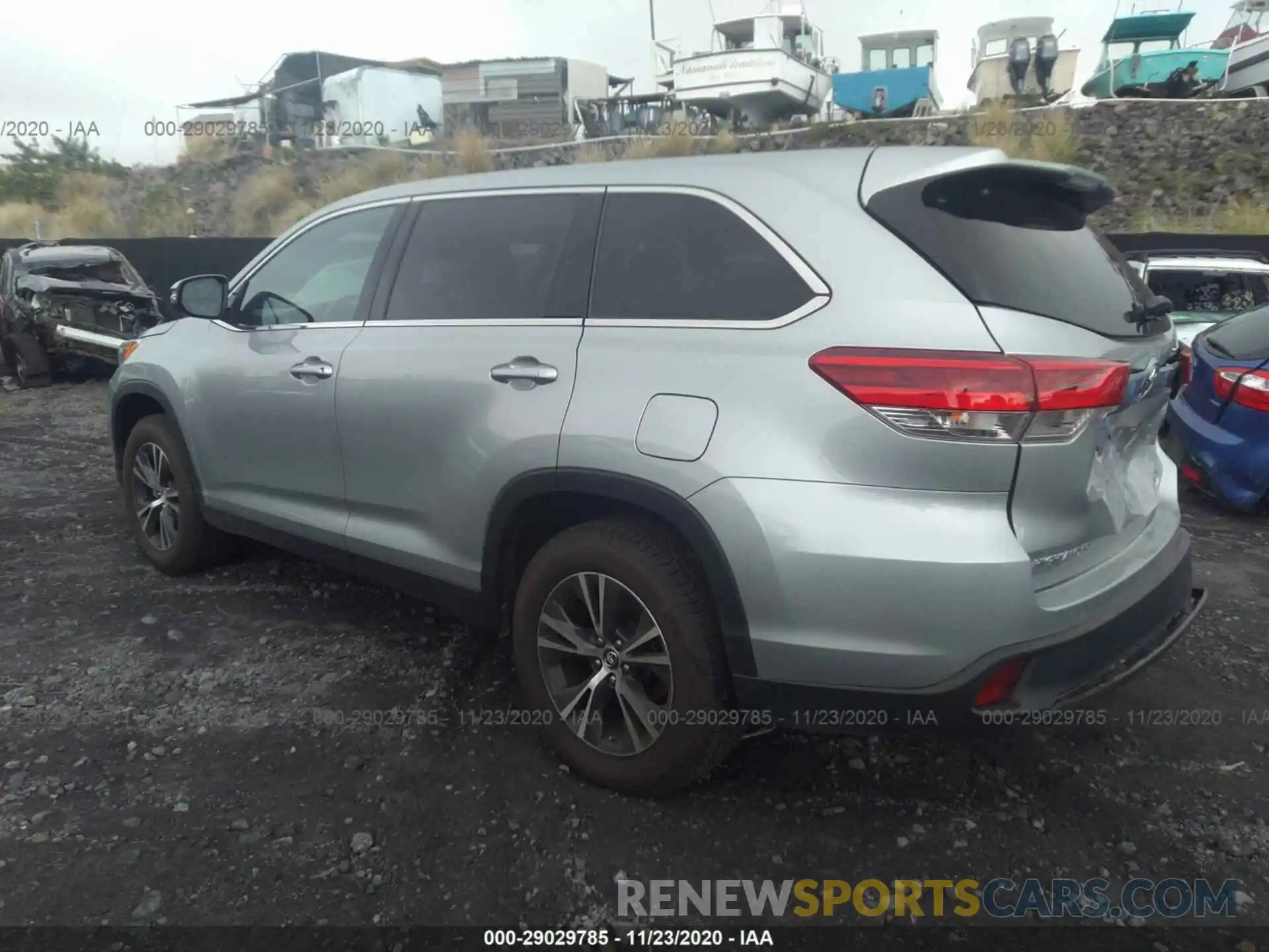 3 Photograph of a damaged car 5TDZZRFHXKS346314 TOYOTA HIGHLANDER 2019