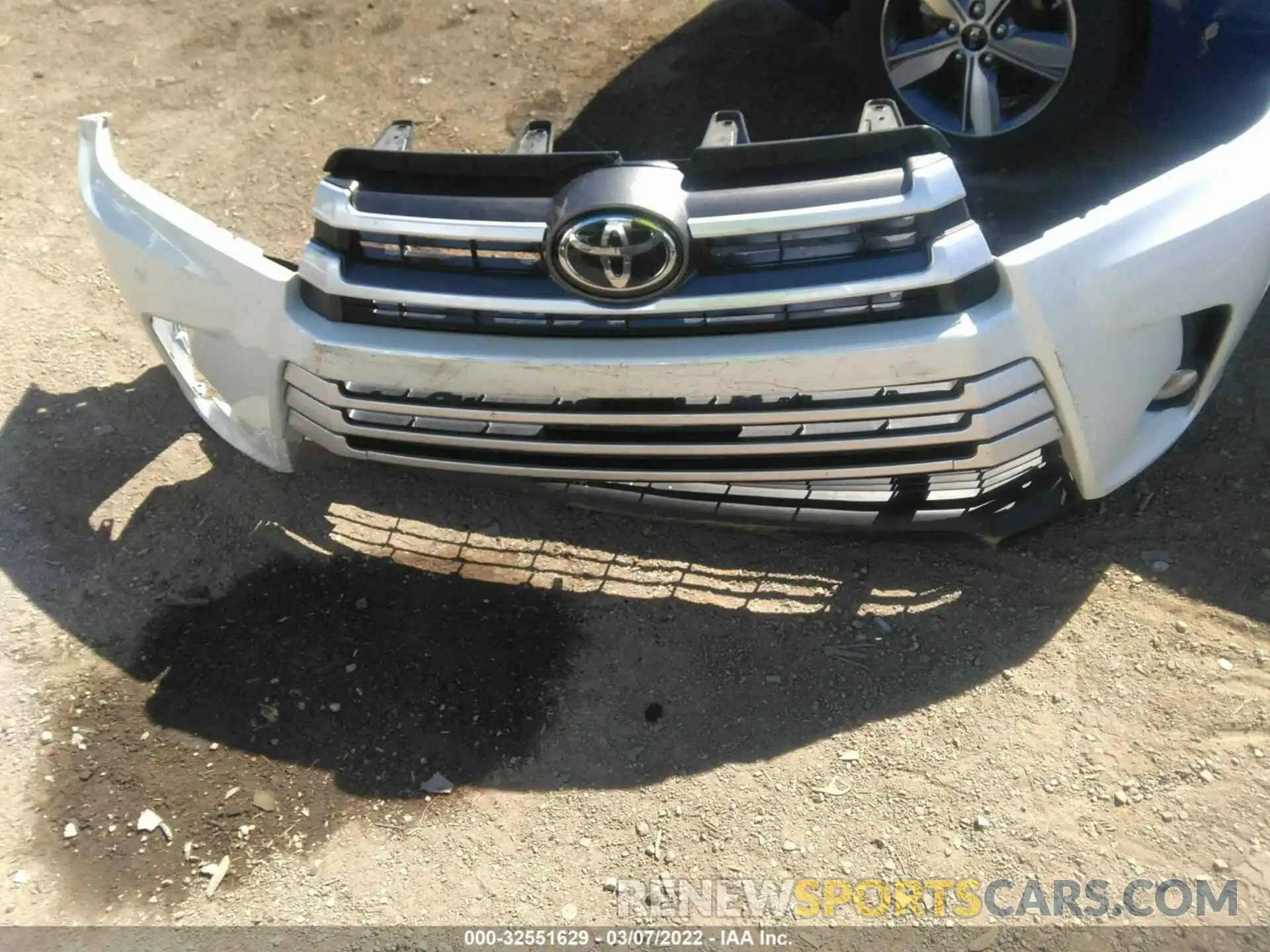 12 Photograph of a damaged car 5TDZZRFHXKS354218 TOYOTA HIGHLANDER 2019