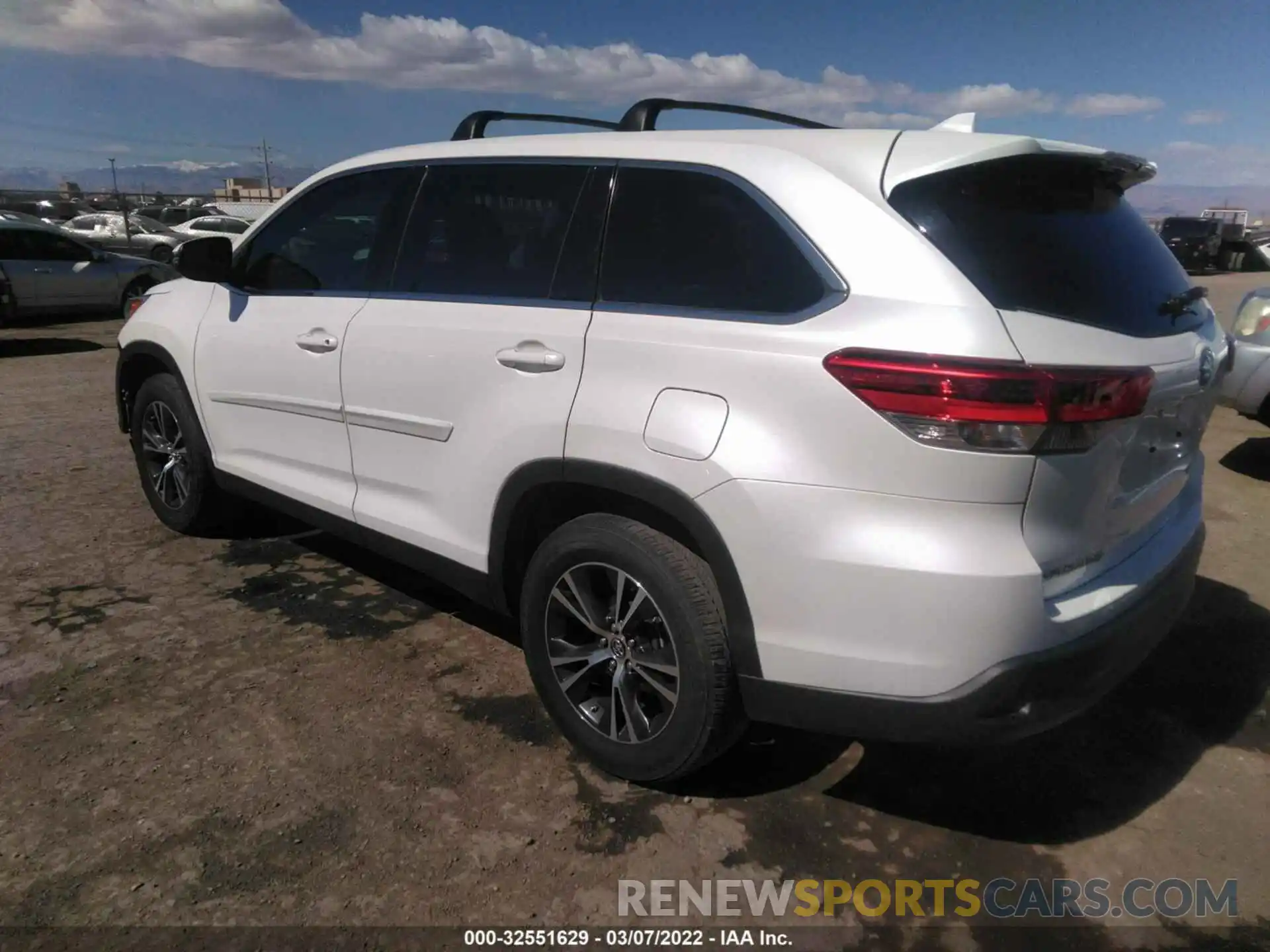 3 Photograph of a damaged car 5TDZZRFHXKS354218 TOYOTA HIGHLANDER 2019