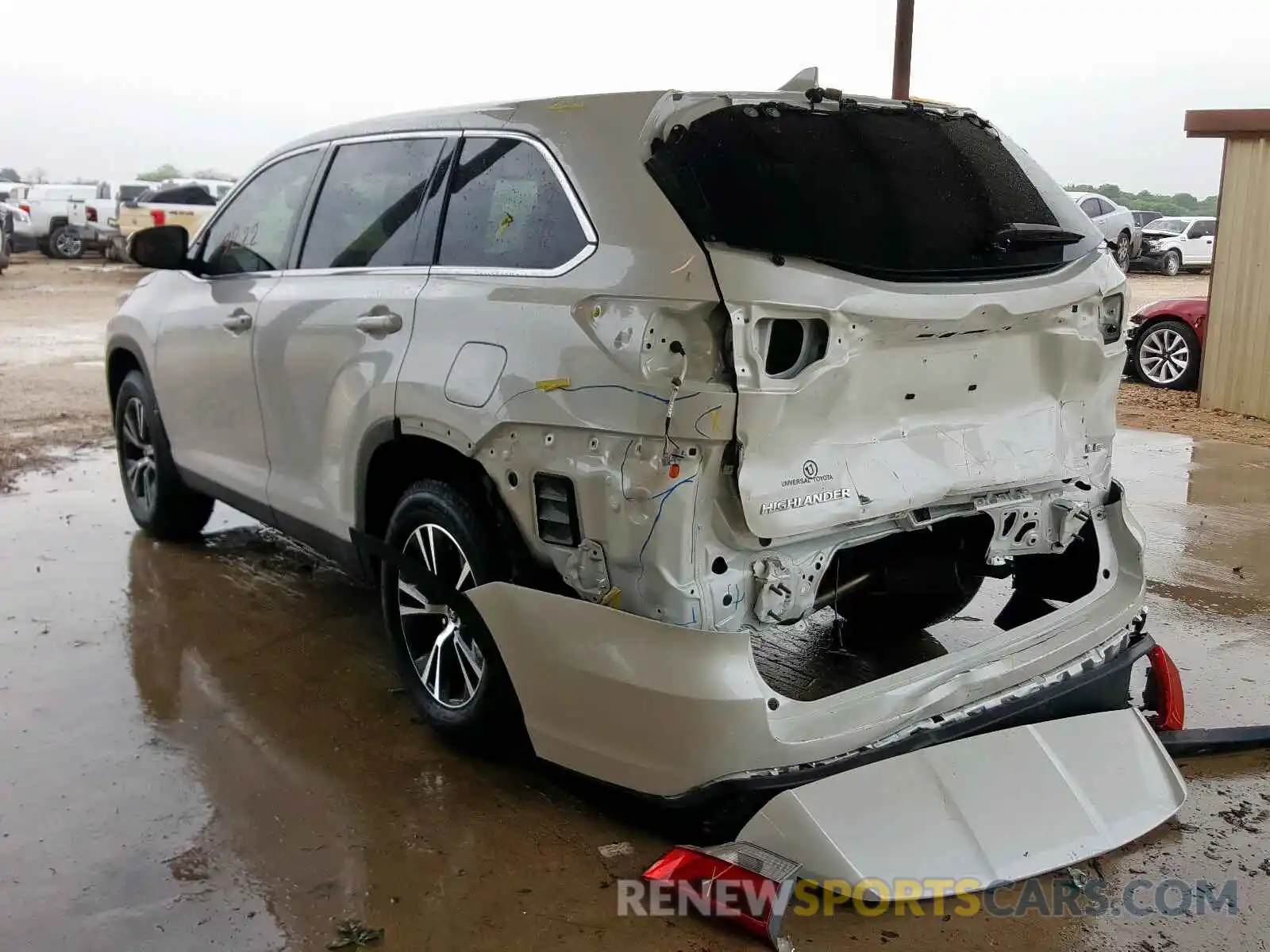 3 Photograph of a damaged car 5TDZZRFHXKS355286 TOYOTA HIGHLANDER 2019