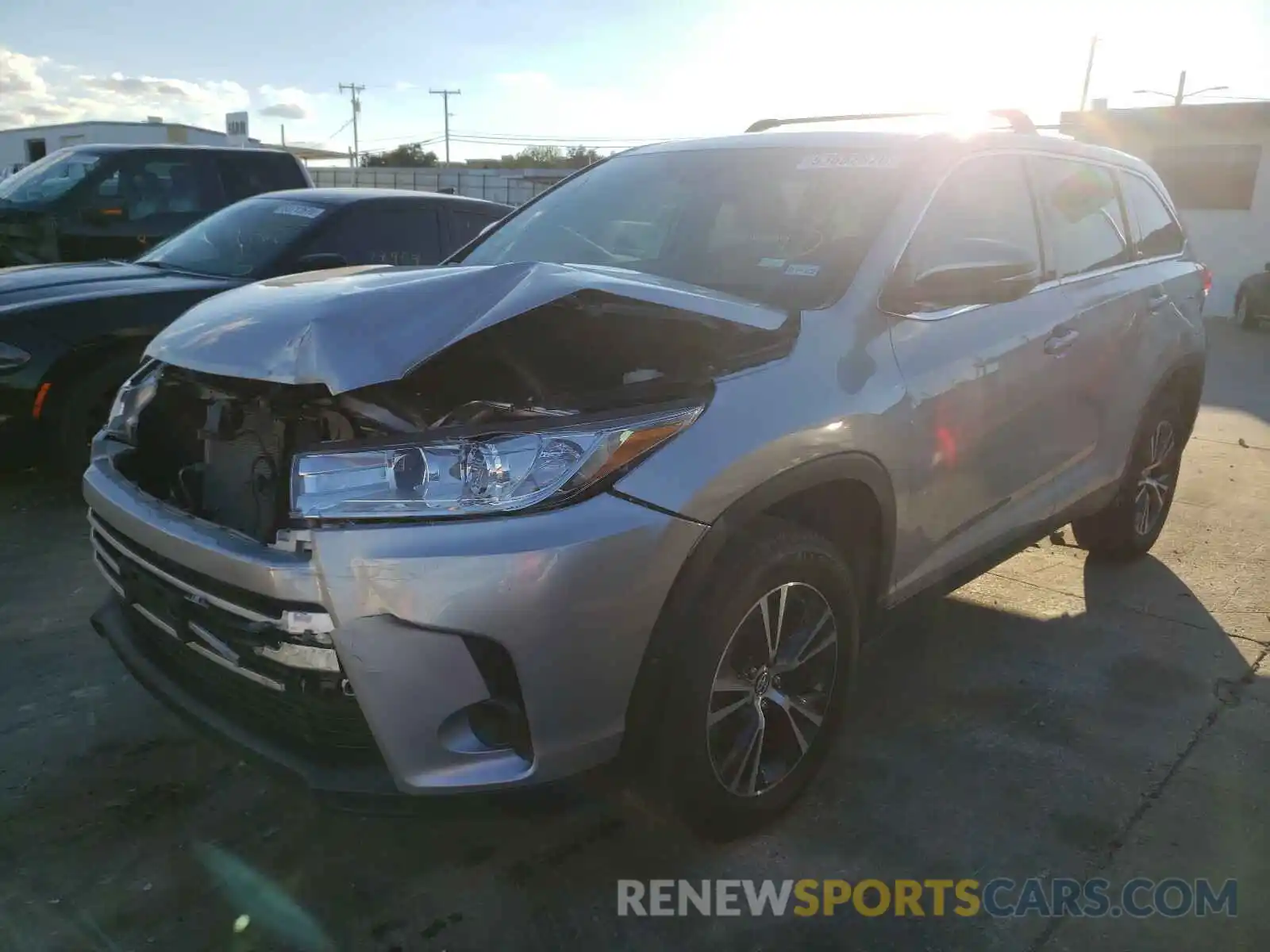 2 Photograph of a damaged car 5TDZZRFHXKS357216 TOYOTA HIGHLANDER 2019