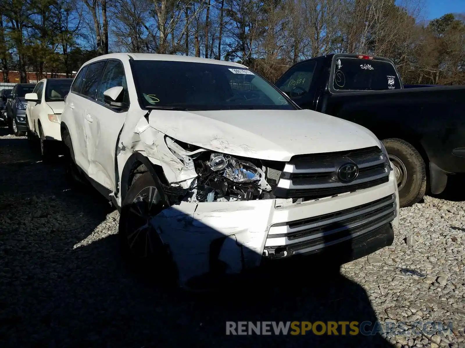 1 Photograph of a damaged car 5TDZZRFHXKS361329 TOYOTA HIGHLANDER 2019