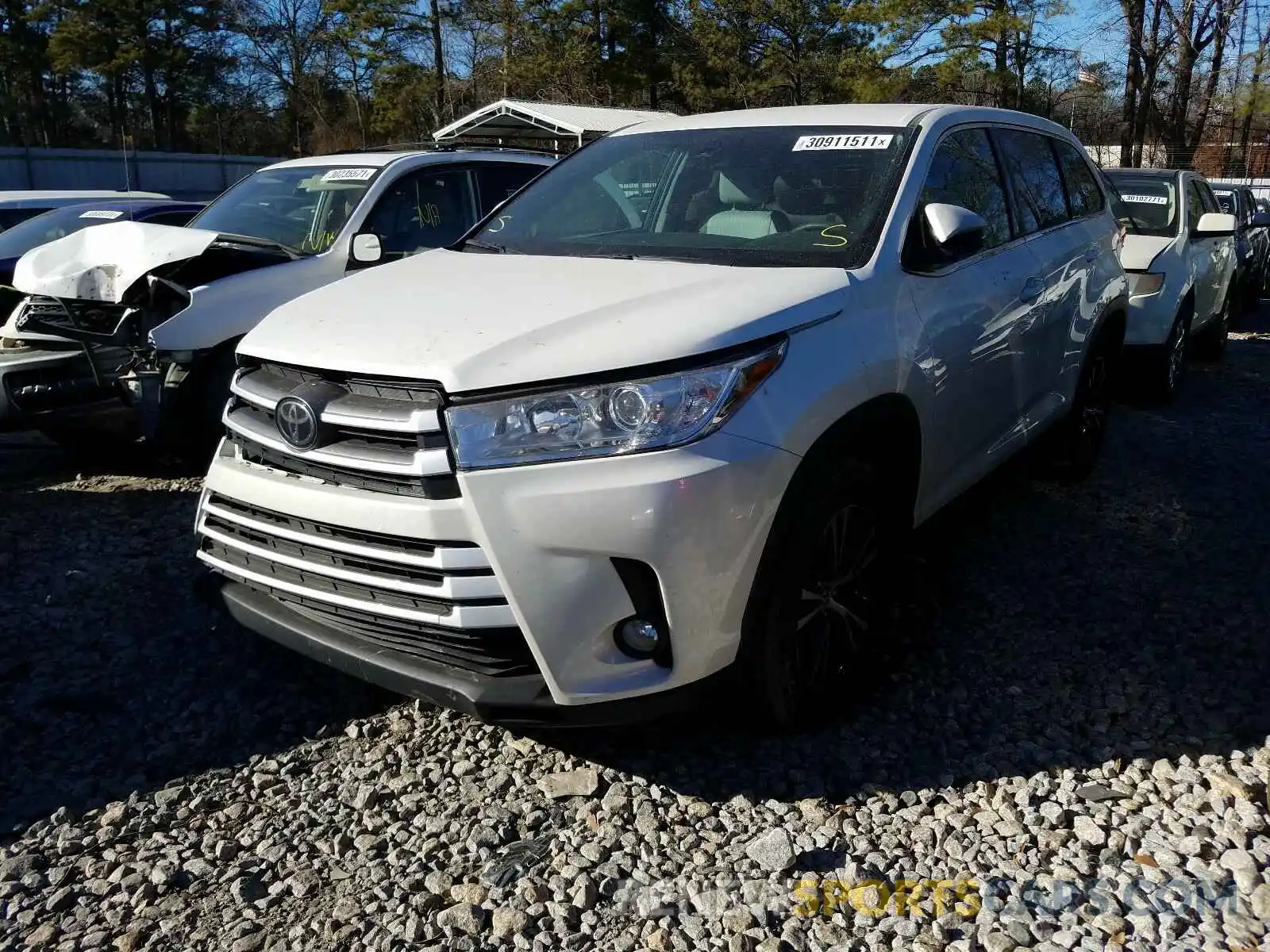 2 Photograph of a damaged car 5TDZZRFHXKS361329 TOYOTA HIGHLANDER 2019