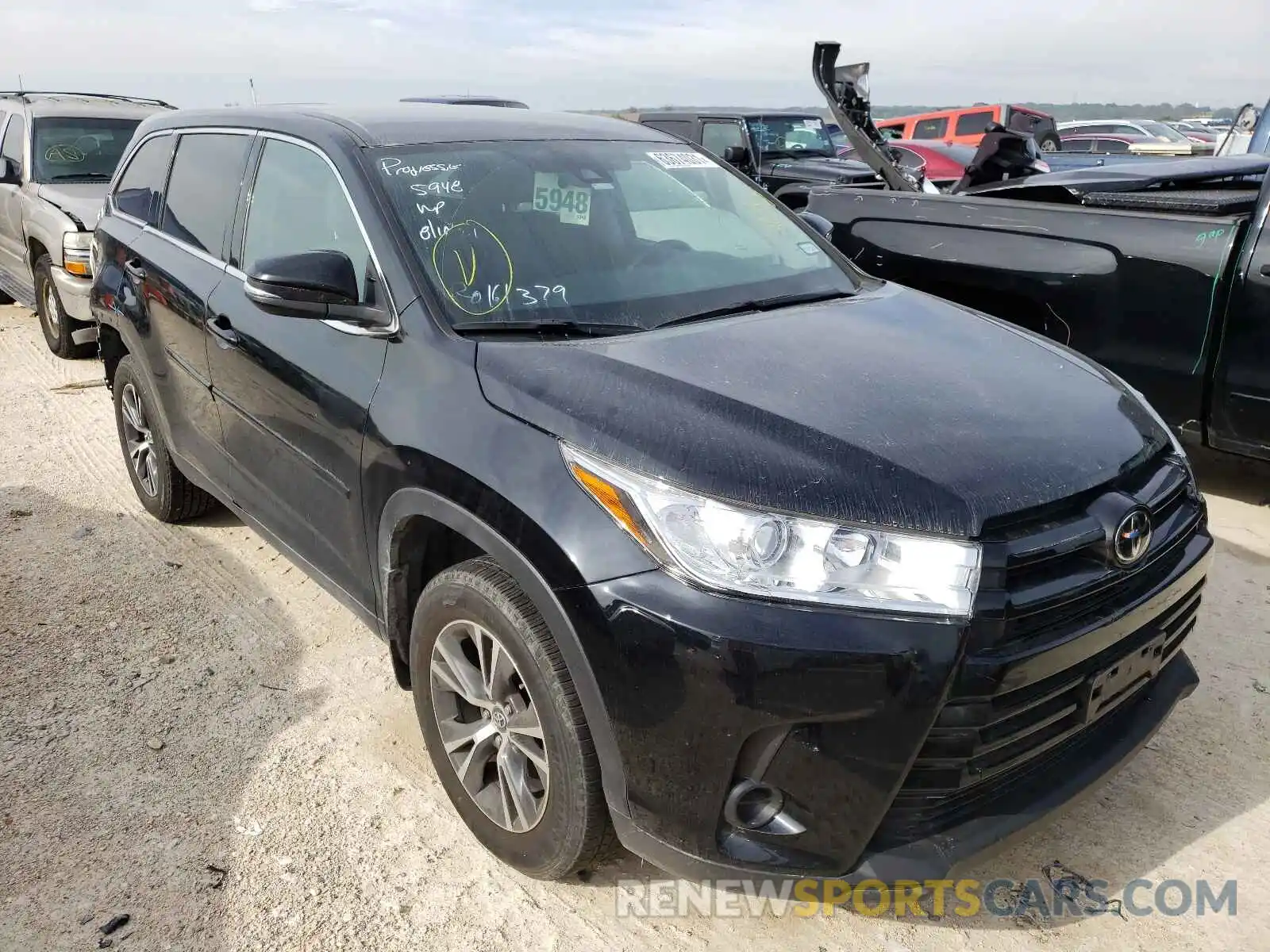 1 Фотография поврежденного автомобиля 5TDZZRFHXKS364831 TOYOTA HIGHLANDER 2019