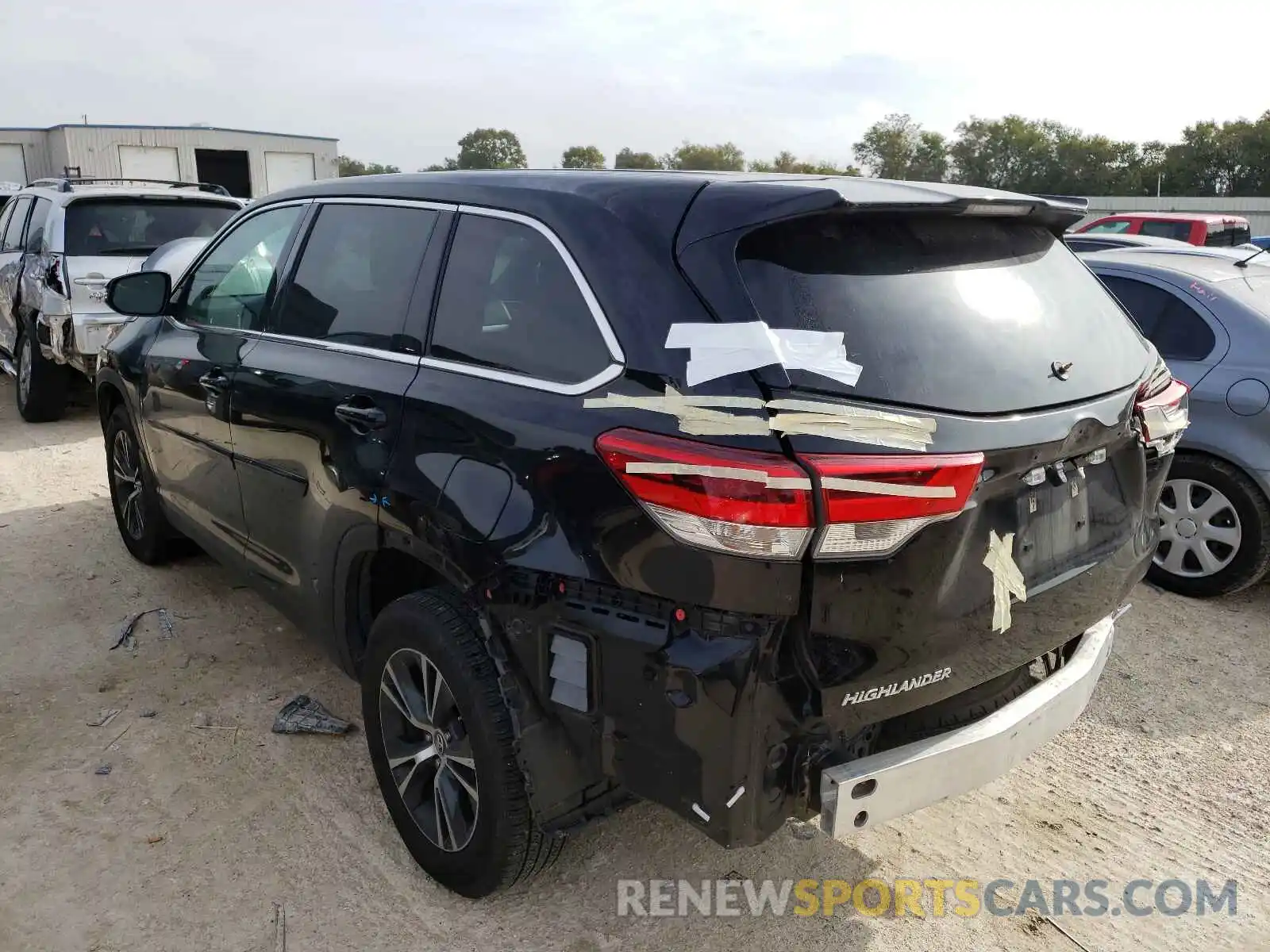 3 Photograph of a damaged car 5TDZZRFHXKS364831 TOYOTA HIGHLANDER 2019