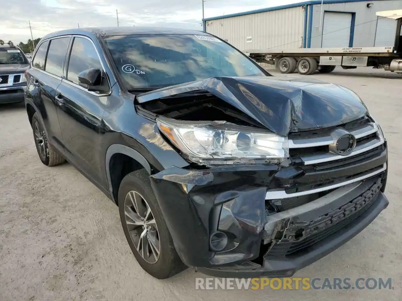 1 Фотография поврежденного автомобиля 5TDZZRFHXKS365428 TOYOTA HIGHLANDER 2019